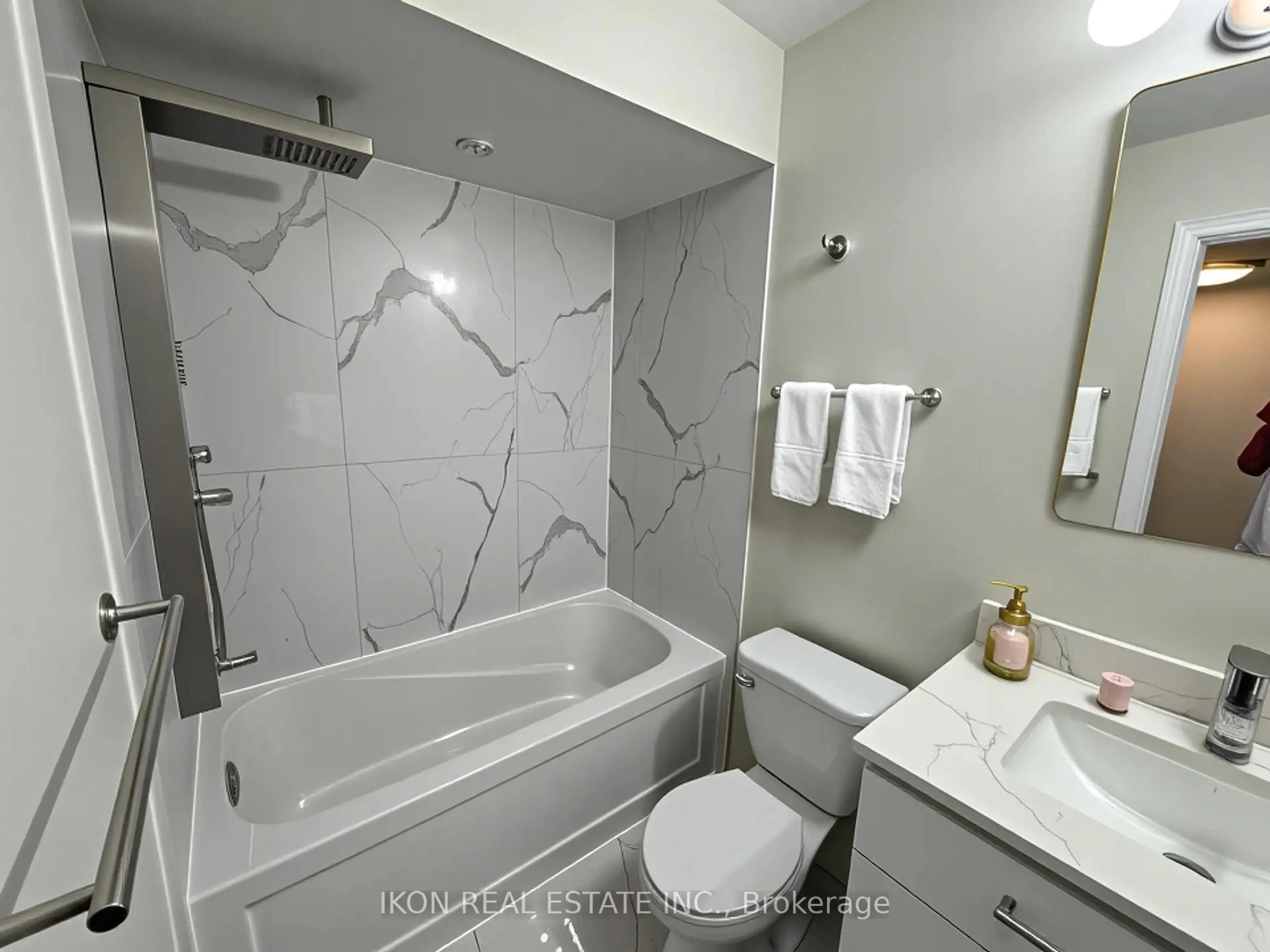 Standard bathroom, ceramic/tile floor for 67 Sprucedale Way, Whitby Ontario L1N 9T9