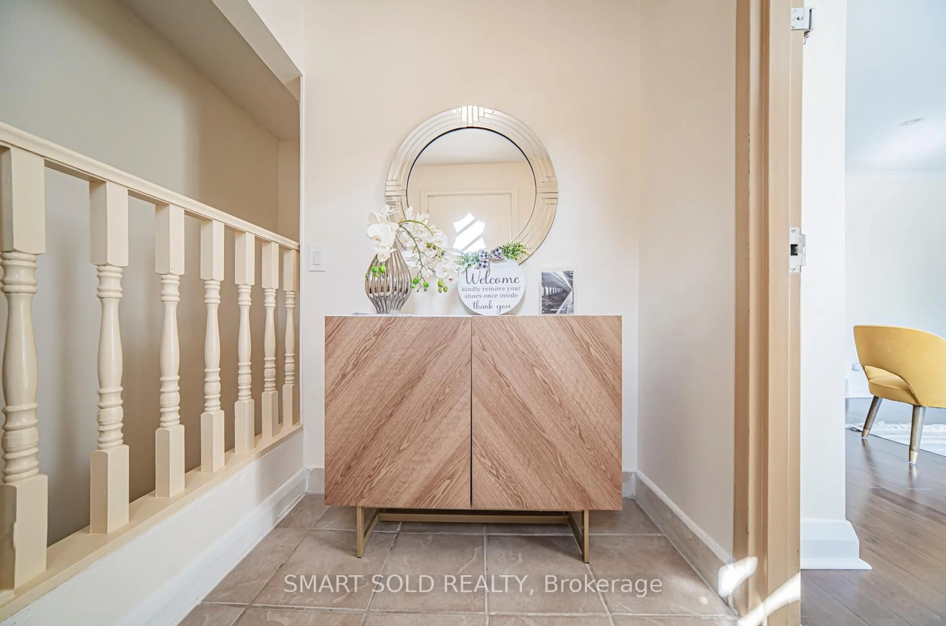 Indoor entryway for 2202 Kennedy Rd, Toronto Ontario M1T 3G4