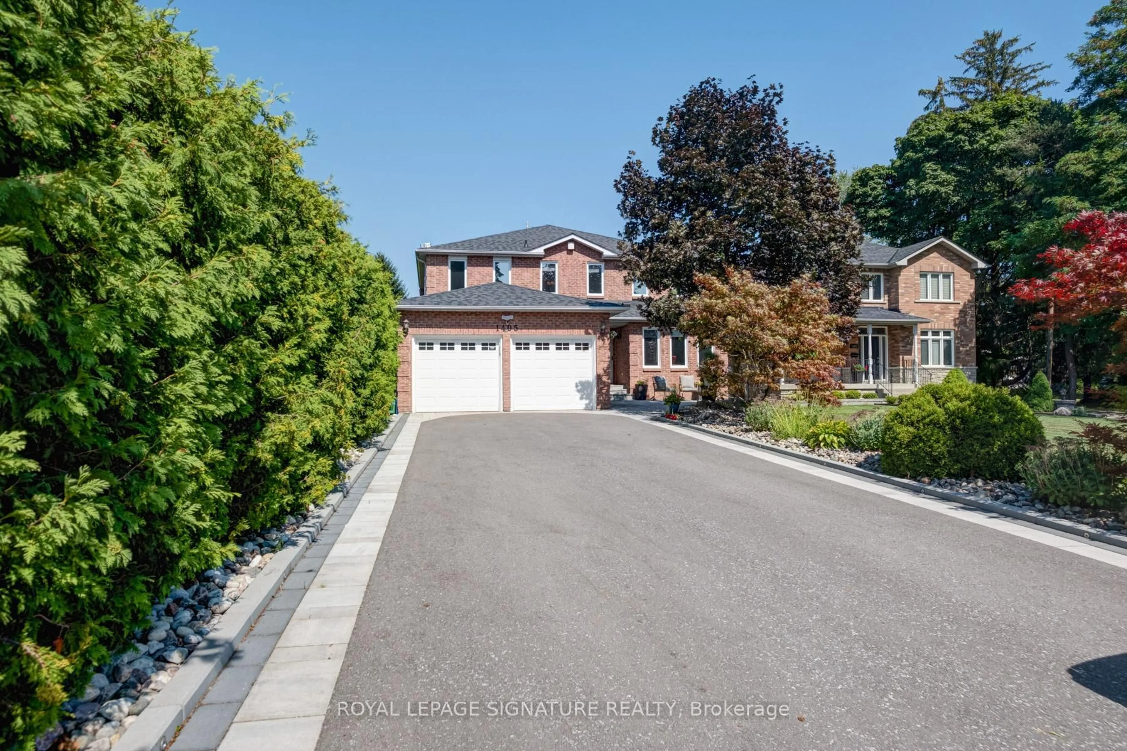 A pic from outside/outdoor area/front of a property/back of a property/a pic from drone, street for 1405 Rougemount Dr, Pickering Ontario L1V 1N2