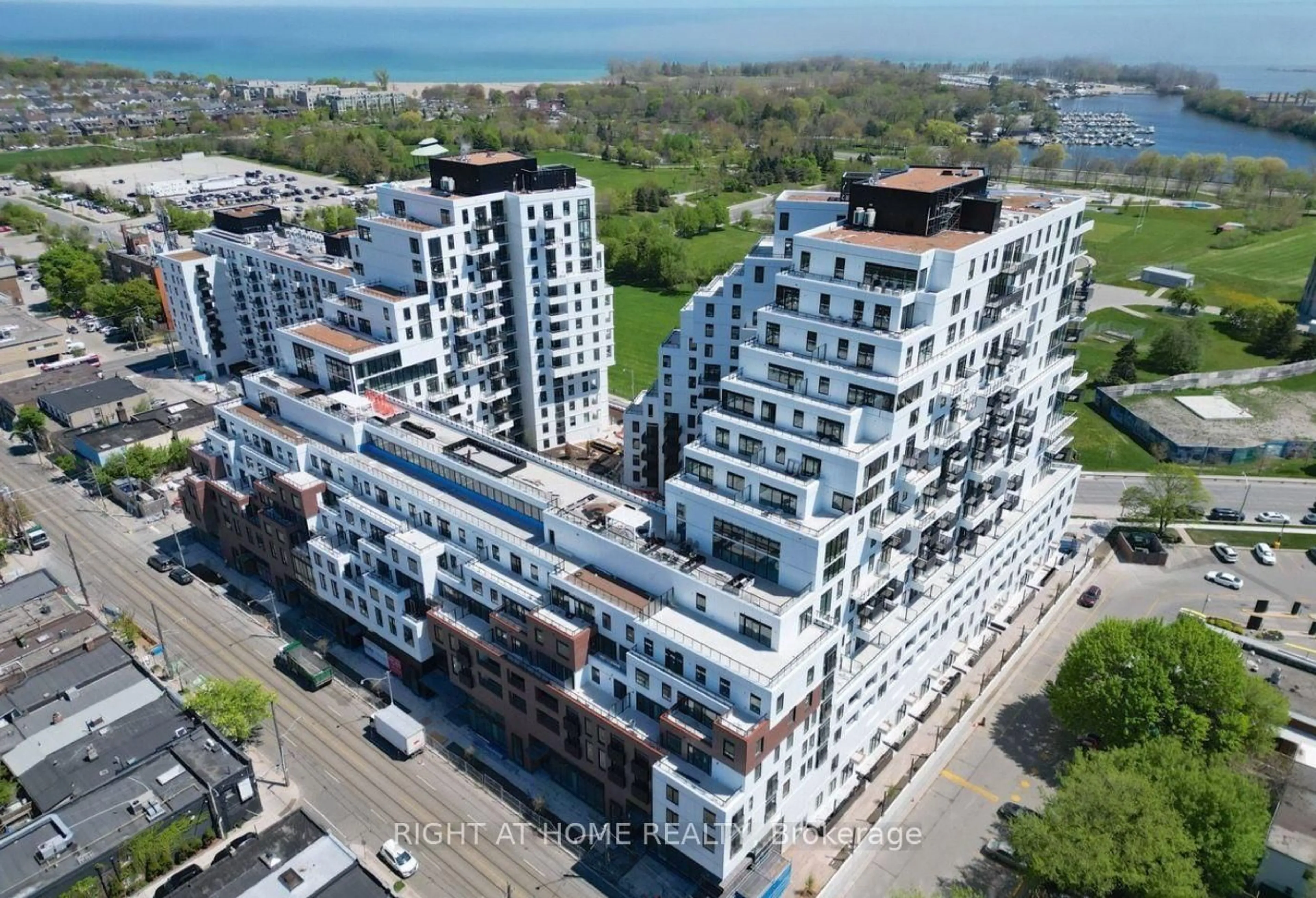 A pic from outside/outdoor area/front of a property/back of a property/a pic from drone, building for 1050 Eastern Ave #613, Toronto Ontario M4L 0B7