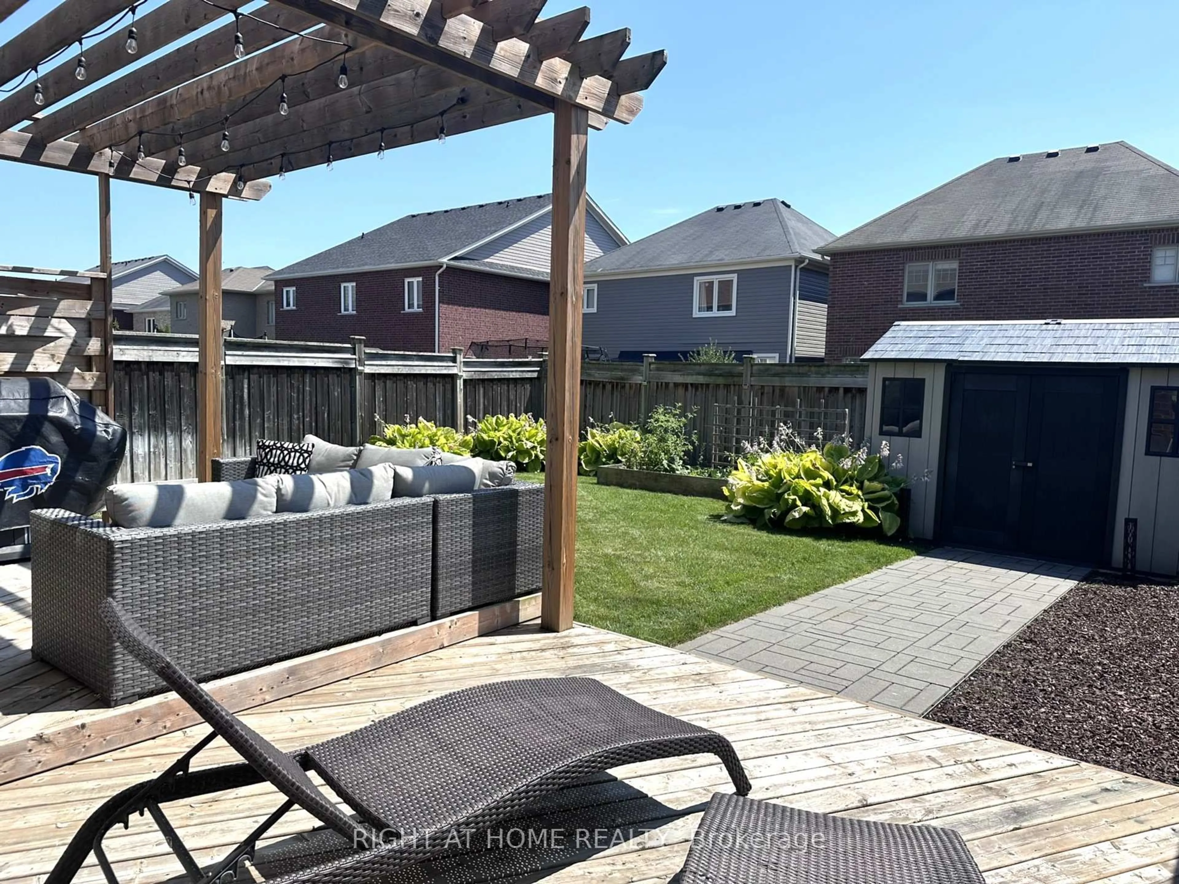 Patio, street for 206 Ted Miller Cres, Clarington Ontario L1C 0L6