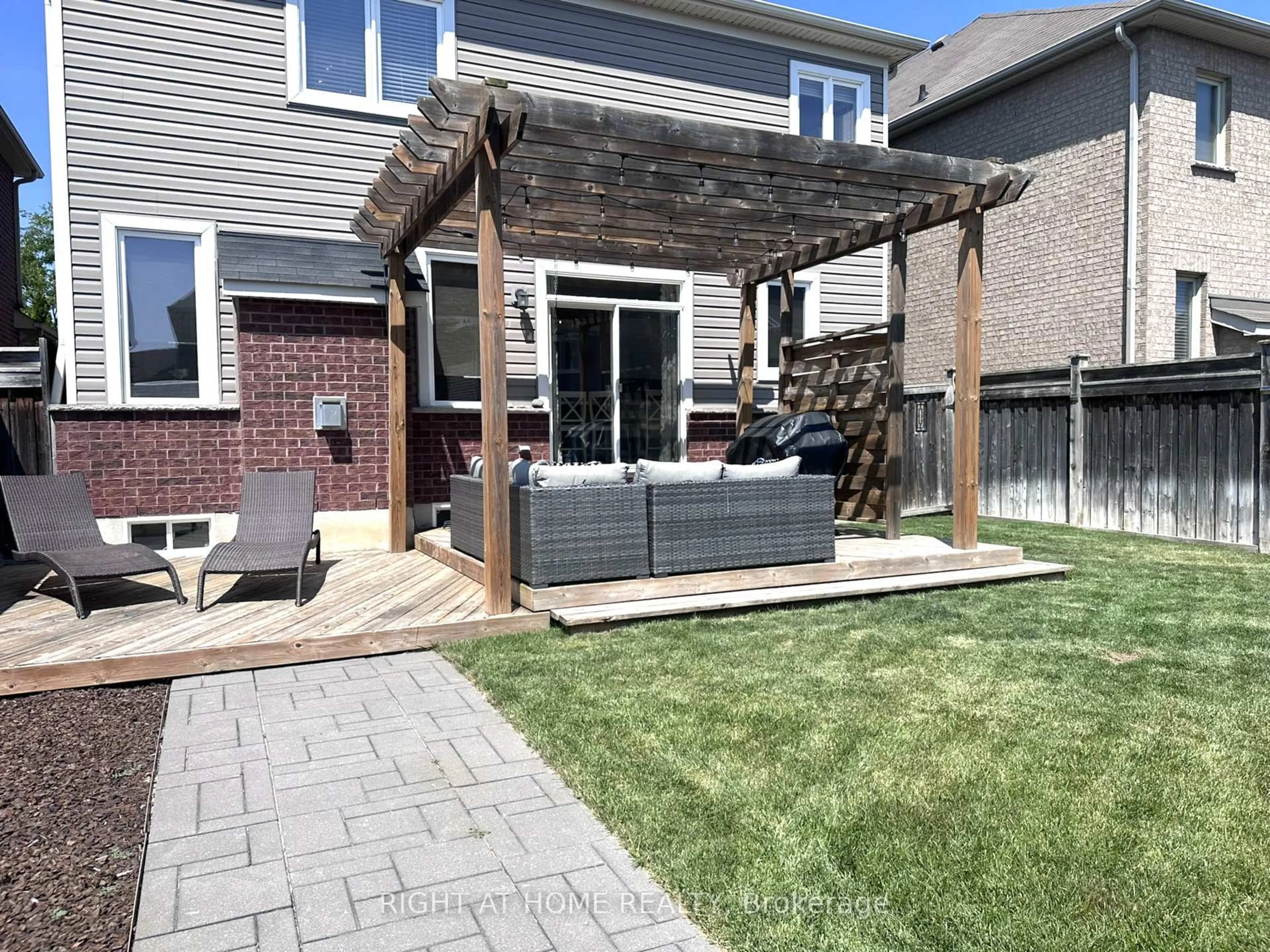 Patio, street for 206 Ted Miller Cres, Clarington Ontario L1C 0L6