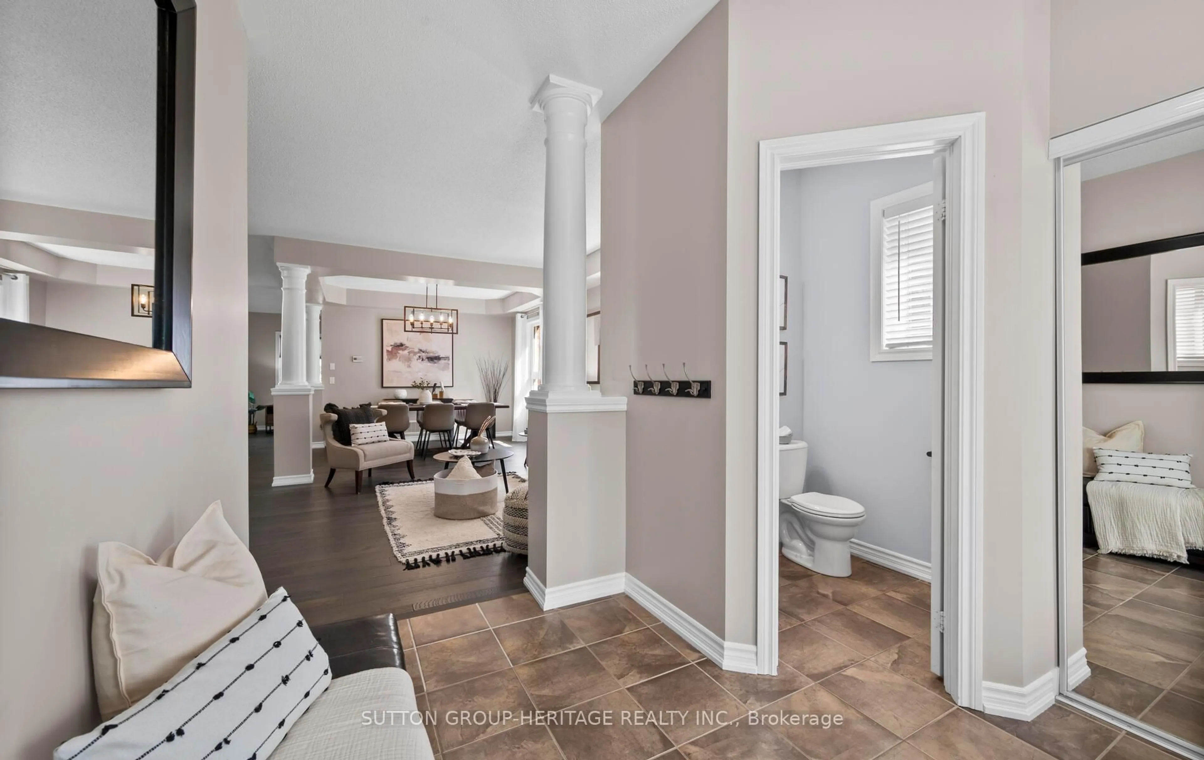 Indoor entryway for 198 Honeyman Dr, Clarington Ontario L1C 0J3