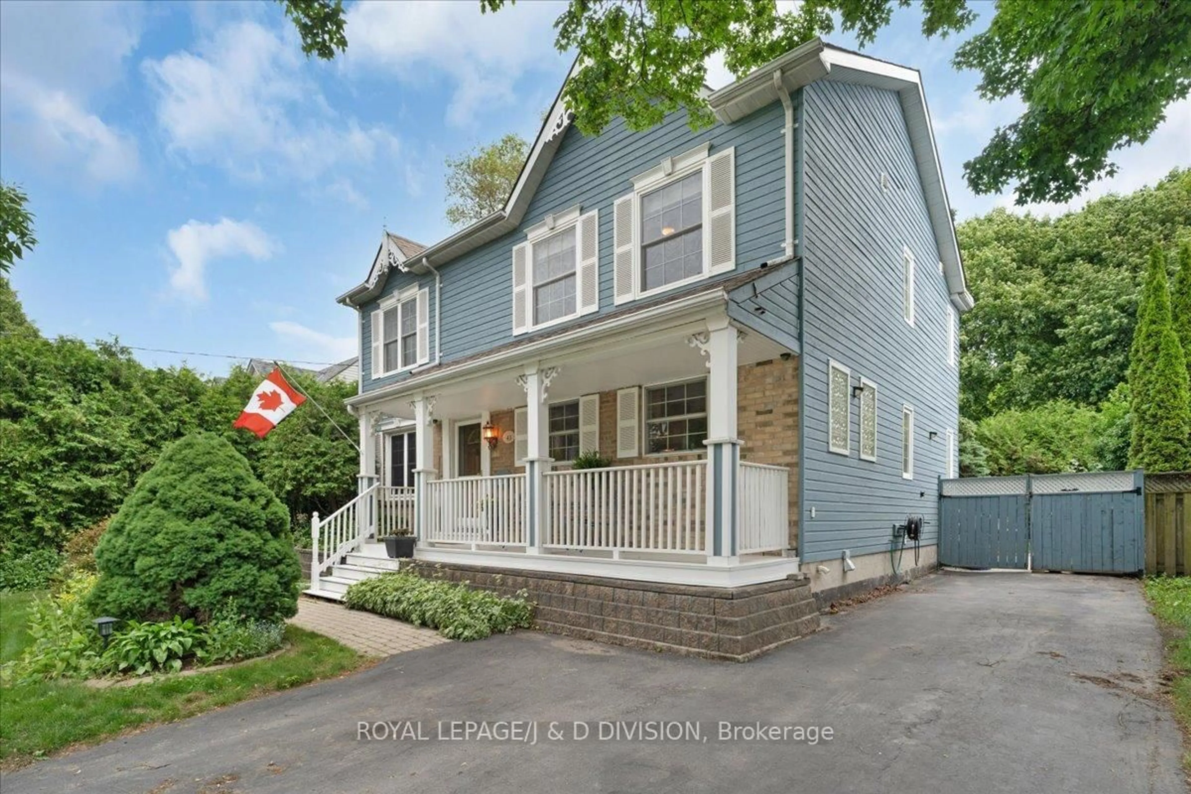 Home with vinyl exterior material, street for 43 Allister Ave, Toronto Ontario M1M 3L1