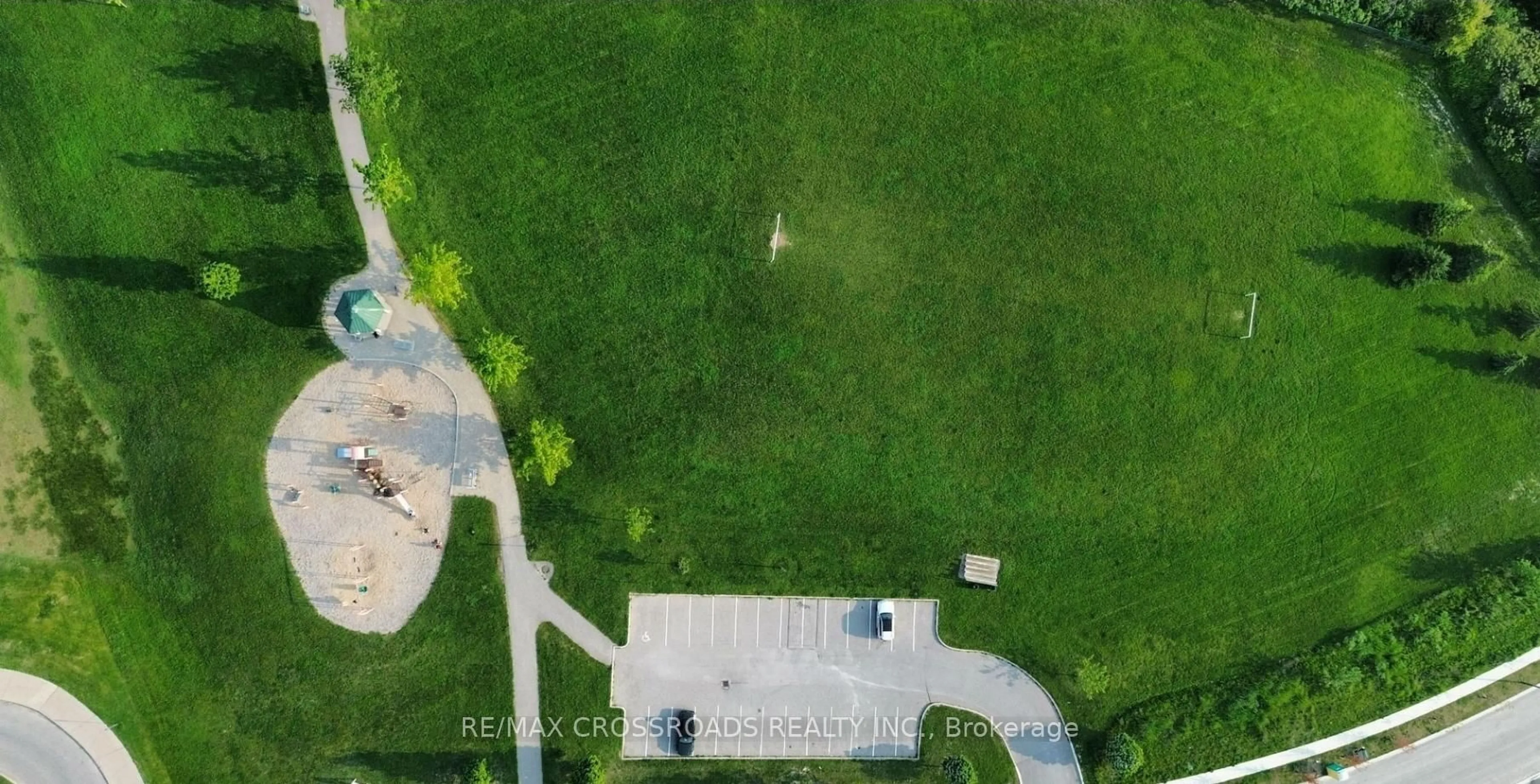 A pic from outside/outdoor area/front of a property/back of a property/a pic from drone, street for 1383 Langley Circ, Oshawa Ontario L1K 0E2