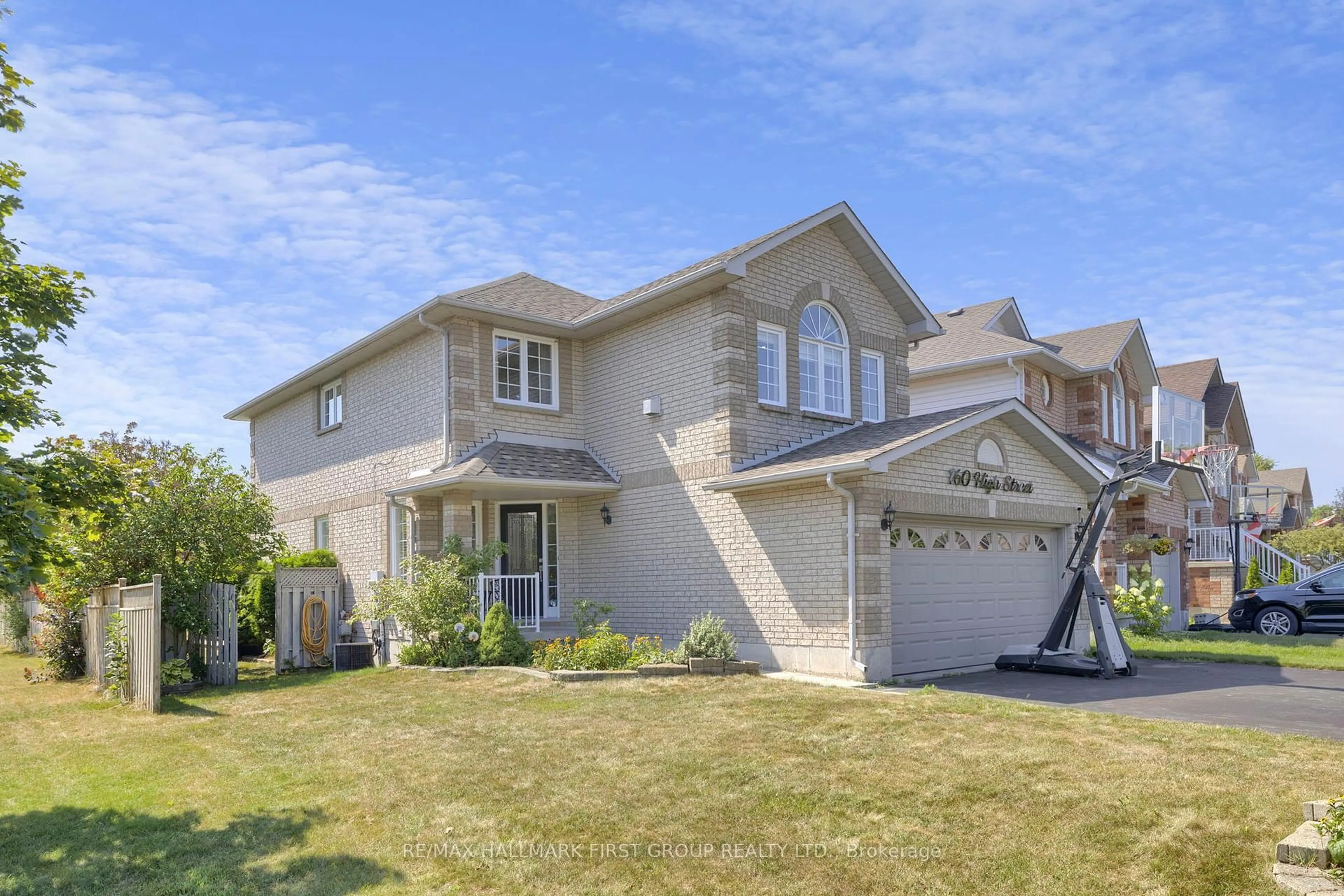 Home with vinyl exterior material, street for 160 High St, Clarington Ontario L1C 5A6