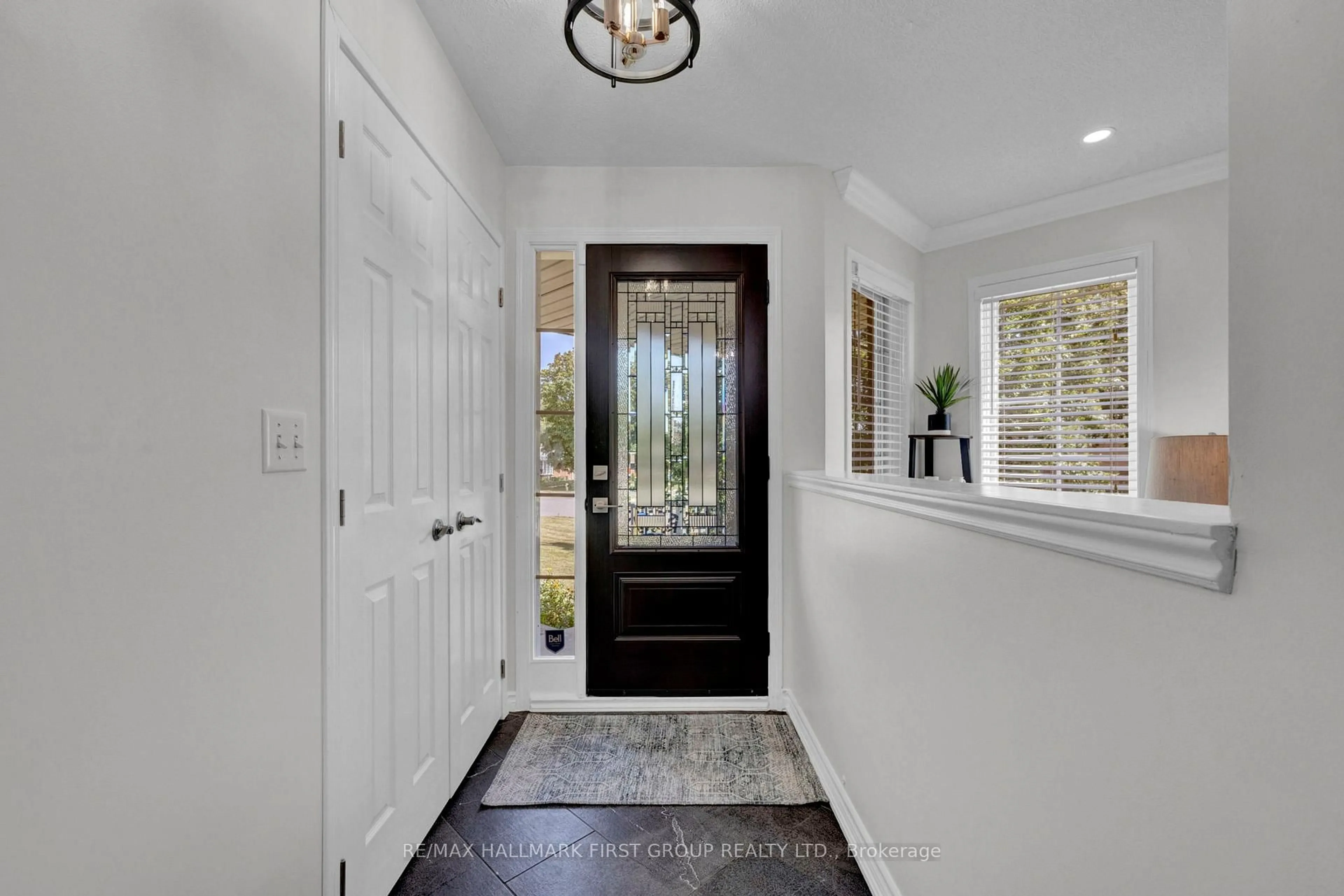 Indoor entryway for 160 High St, Clarington Ontario L1C 5A6
