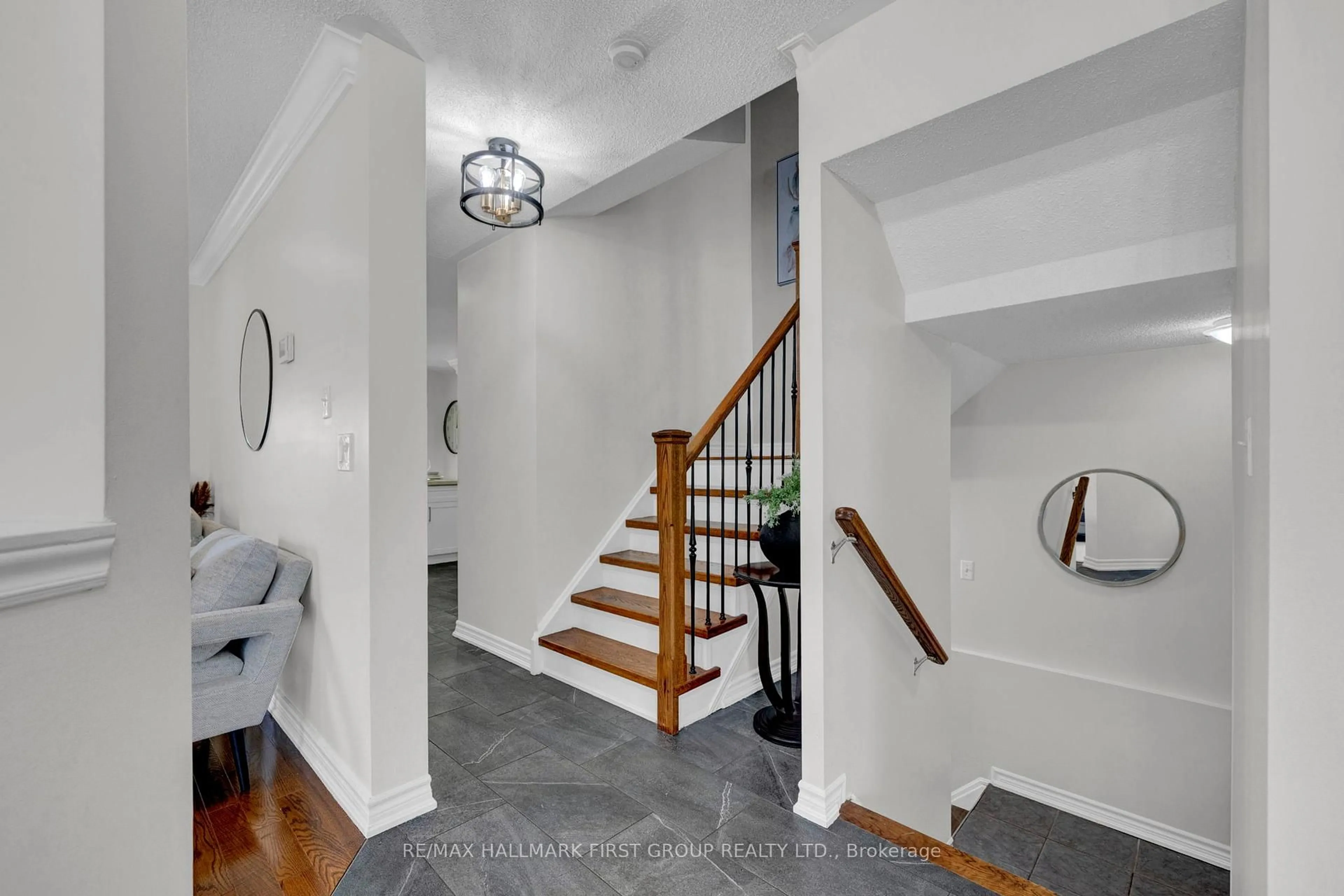 Indoor entryway for 160 High St, Clarington Ontario L1C 5A6