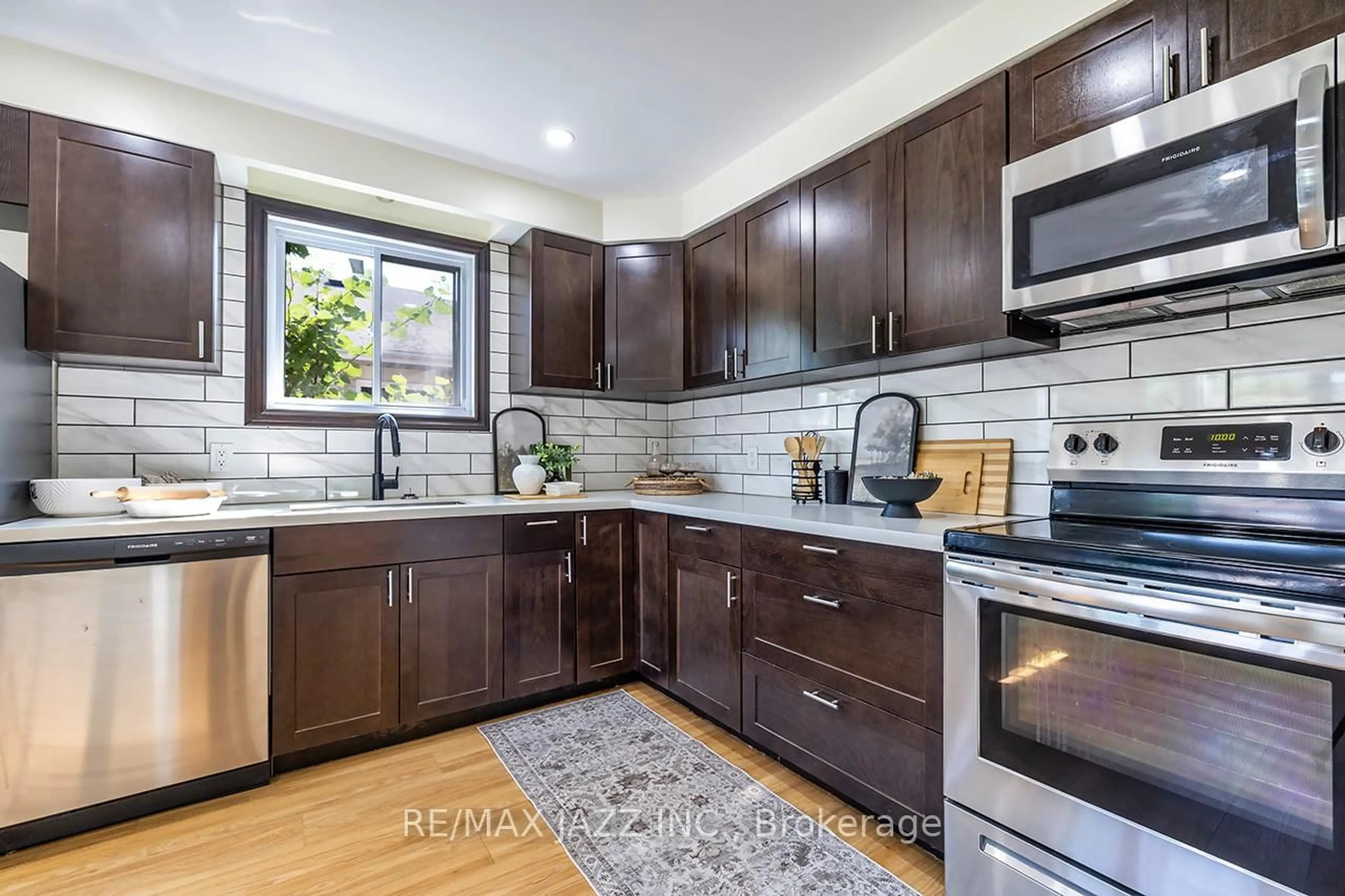Open concept kitchen, ceramic/tile floor for 843 Charisma Cres, Oshawa Ontario L1J 7S8