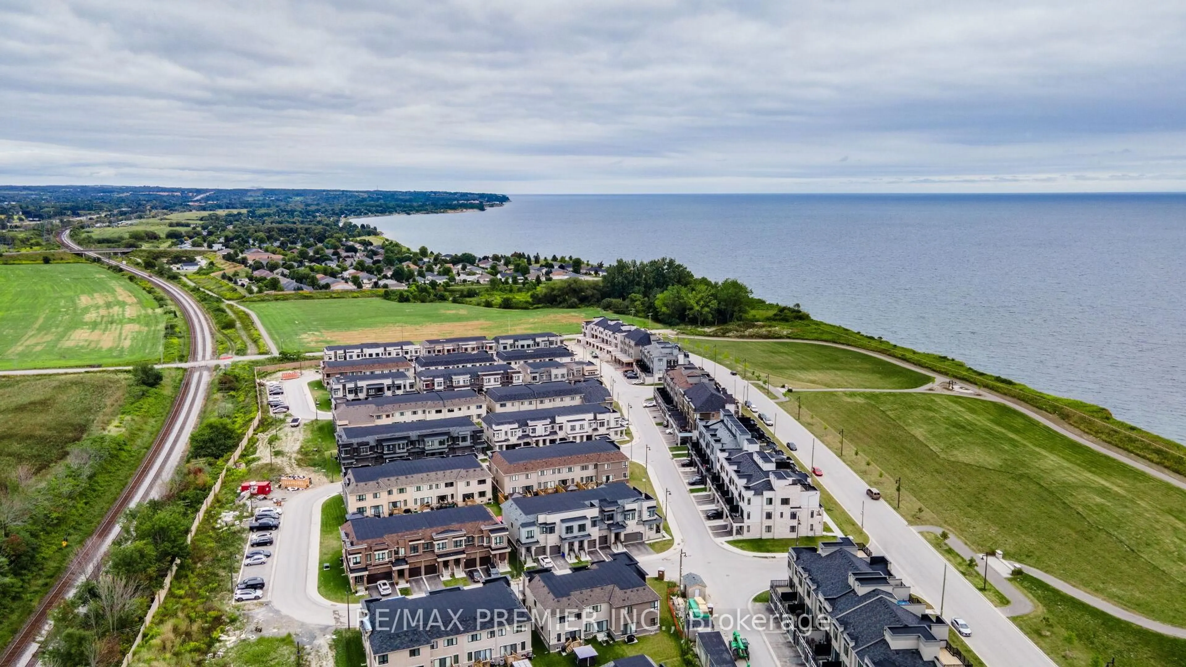 A pic from outside/outdoor area/front of a property/back of a property/a pic from drone, water/lake/river/ocean view for 30A Lookout Dr, Clarington Ontario L1C 7G2