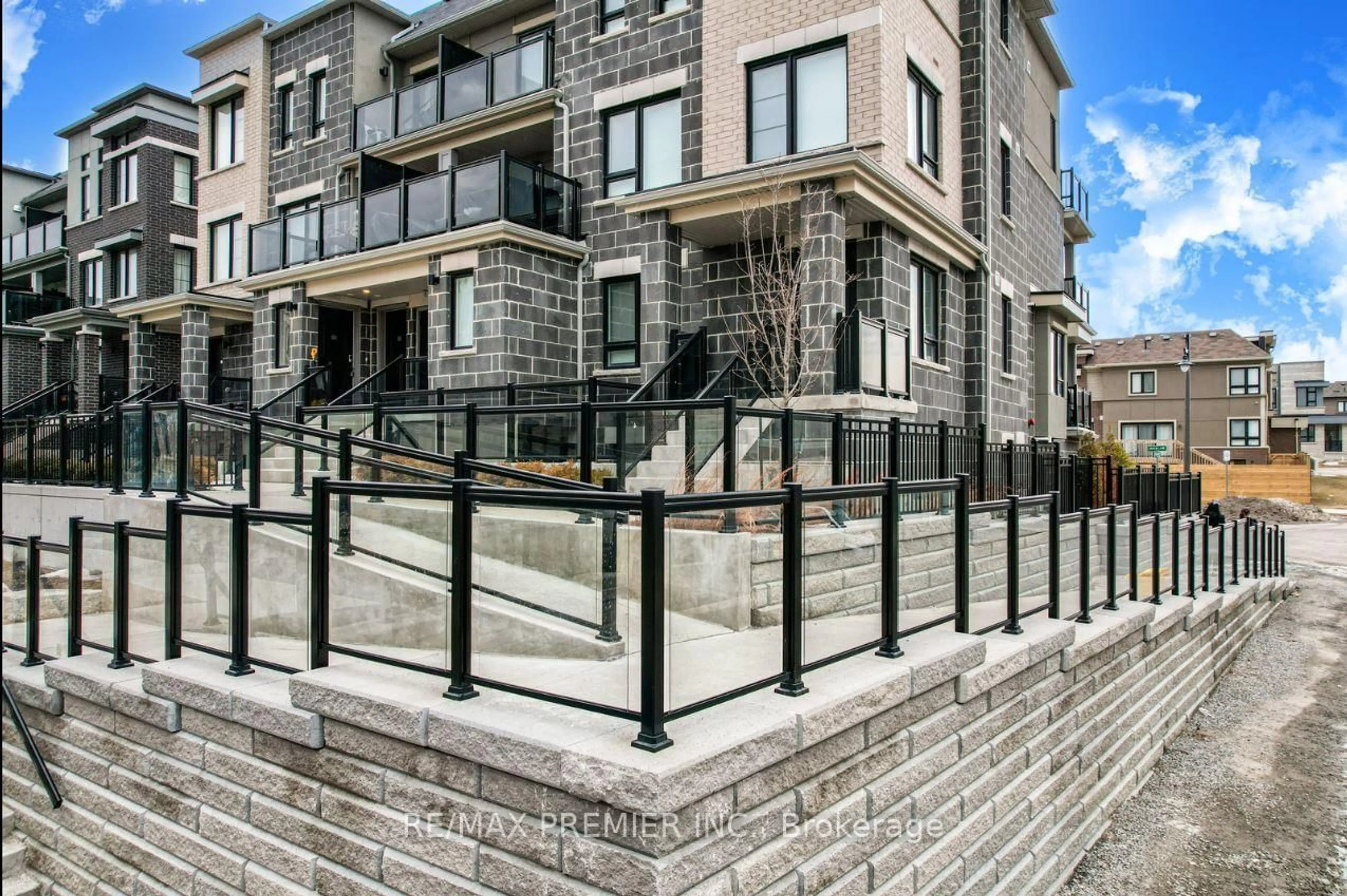 Patio, street for 30A Lookout Dr, Clarington Ontario L1C 7G2