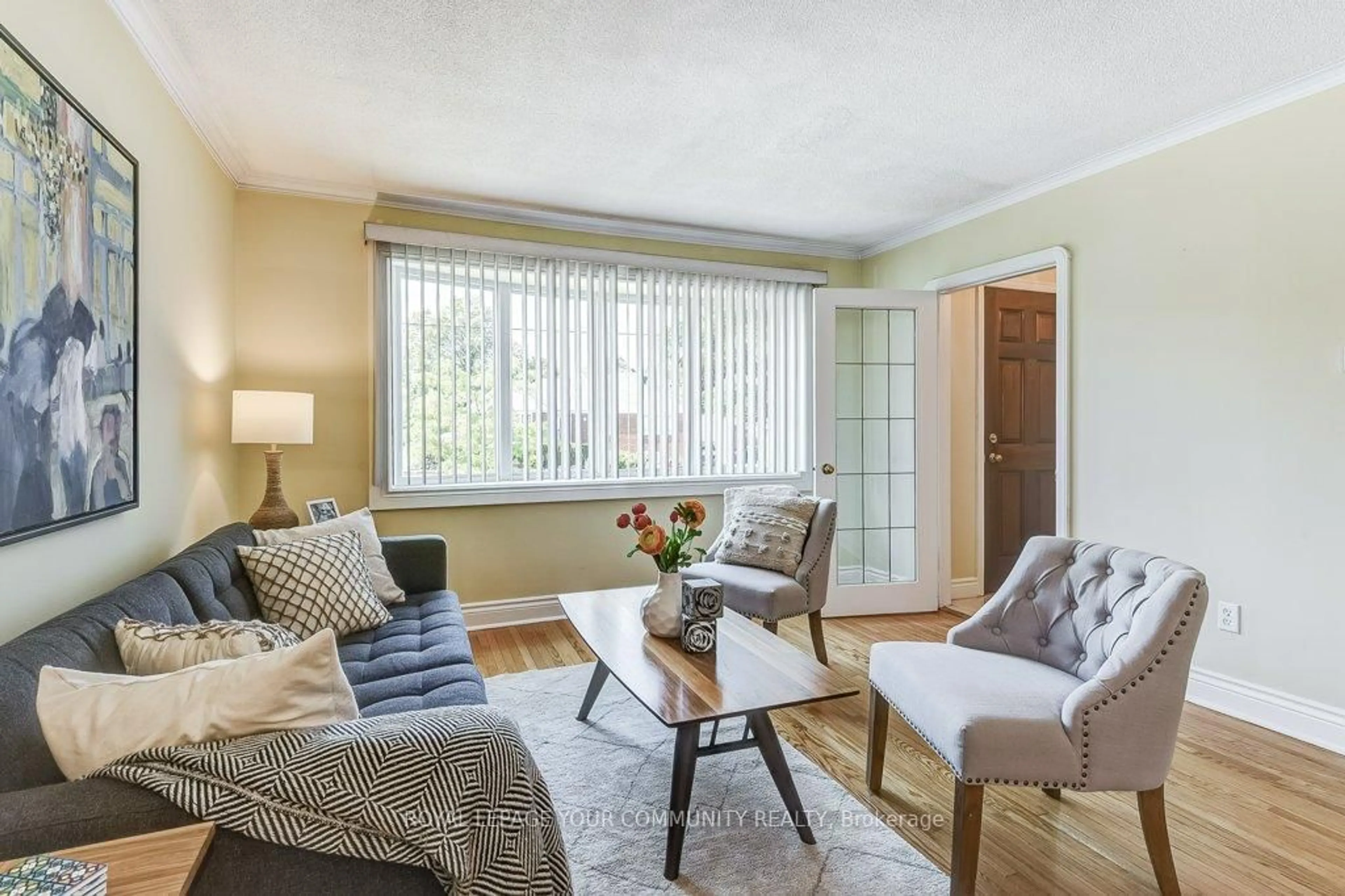 Living room with furniture, wood/laminate floor for 17 Dyson Blvd, Toronto Ontario M1R 1A9