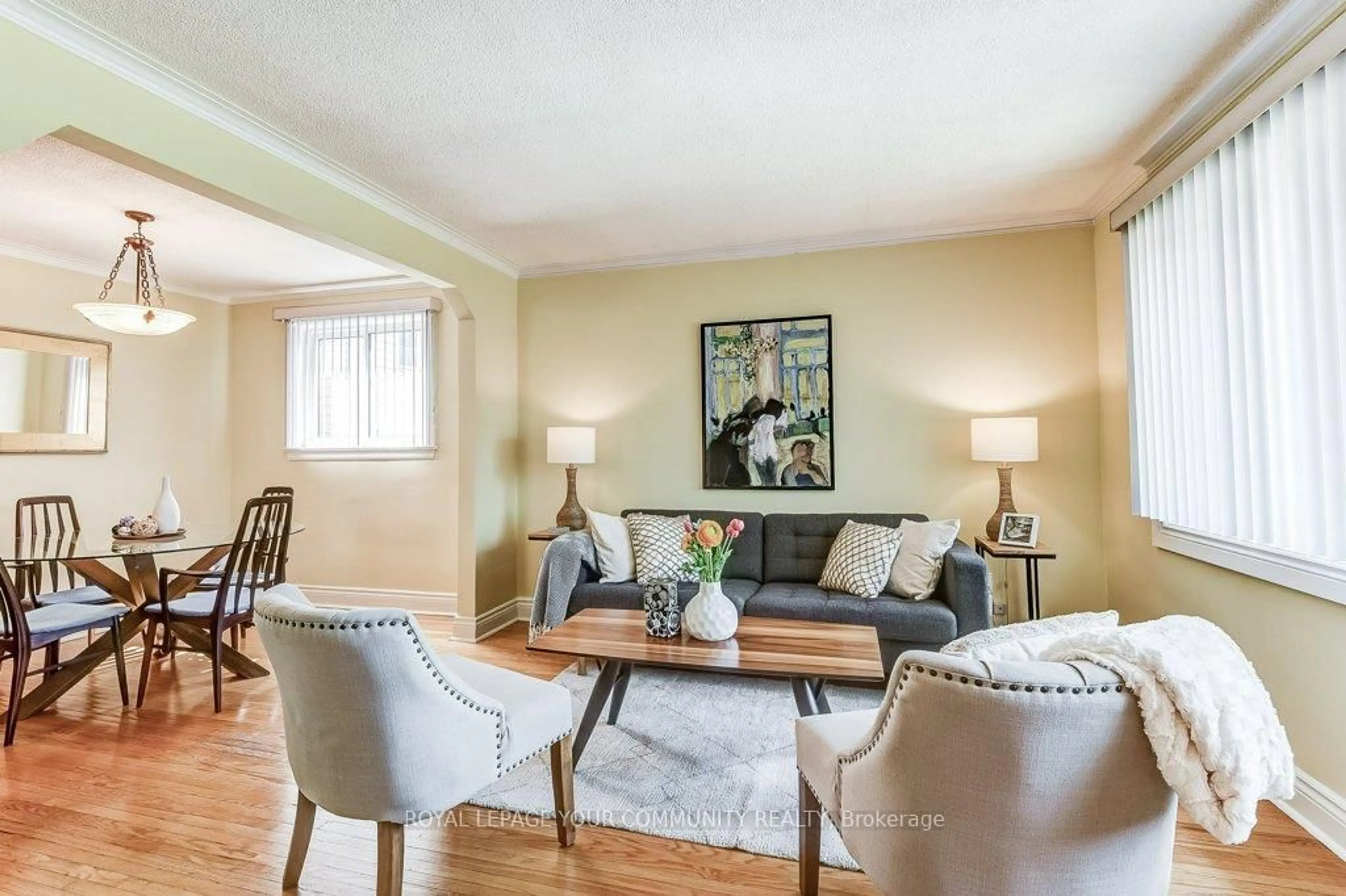Living room with furniture, wood/laminate floor for 17 Dyson Blvd, Toronto Ontario M1R 1A9