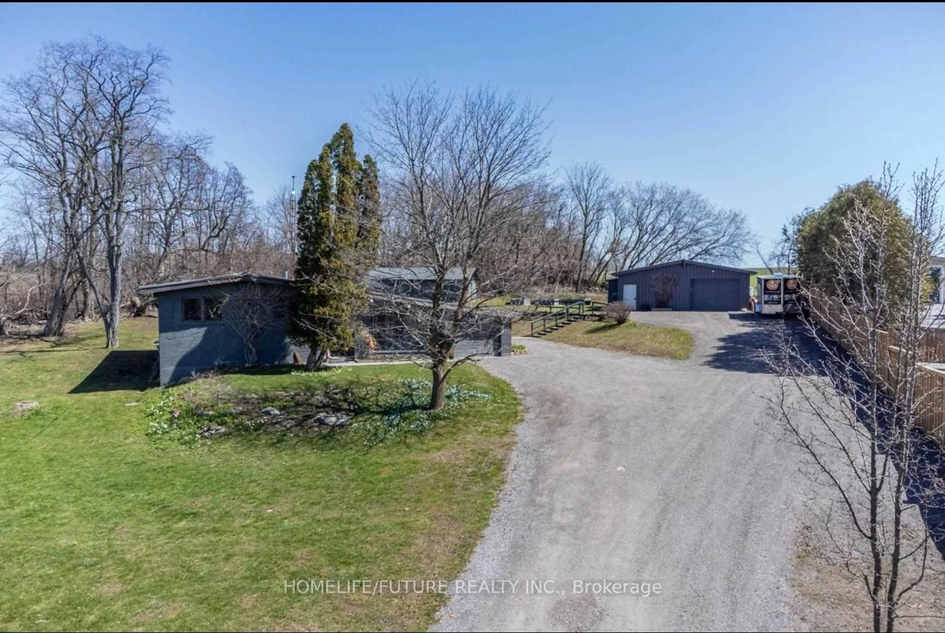A pic from outside/outdoor area/front of a property/back of a property/a pic from drone, street for 3975 Kinsale Rd, Pickering Ontario L1Y 1E3