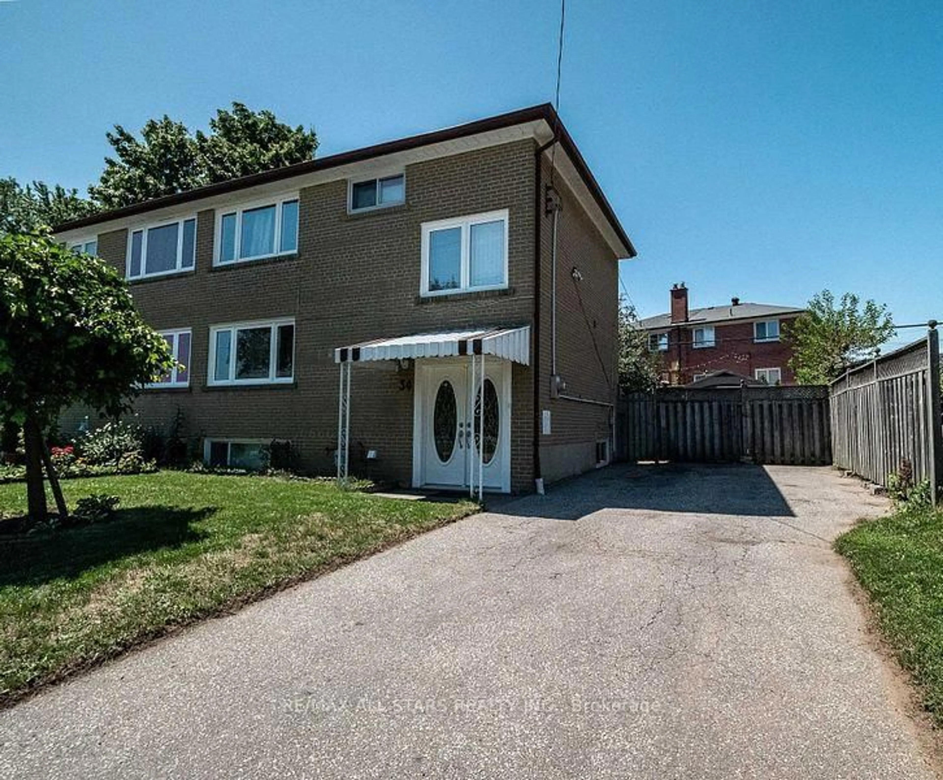 A pic from outside/outdoor area/front of a property/back of a property/a pic from drone, street for 34 Overture Rd, Toronto Ontario M1E 2V9
