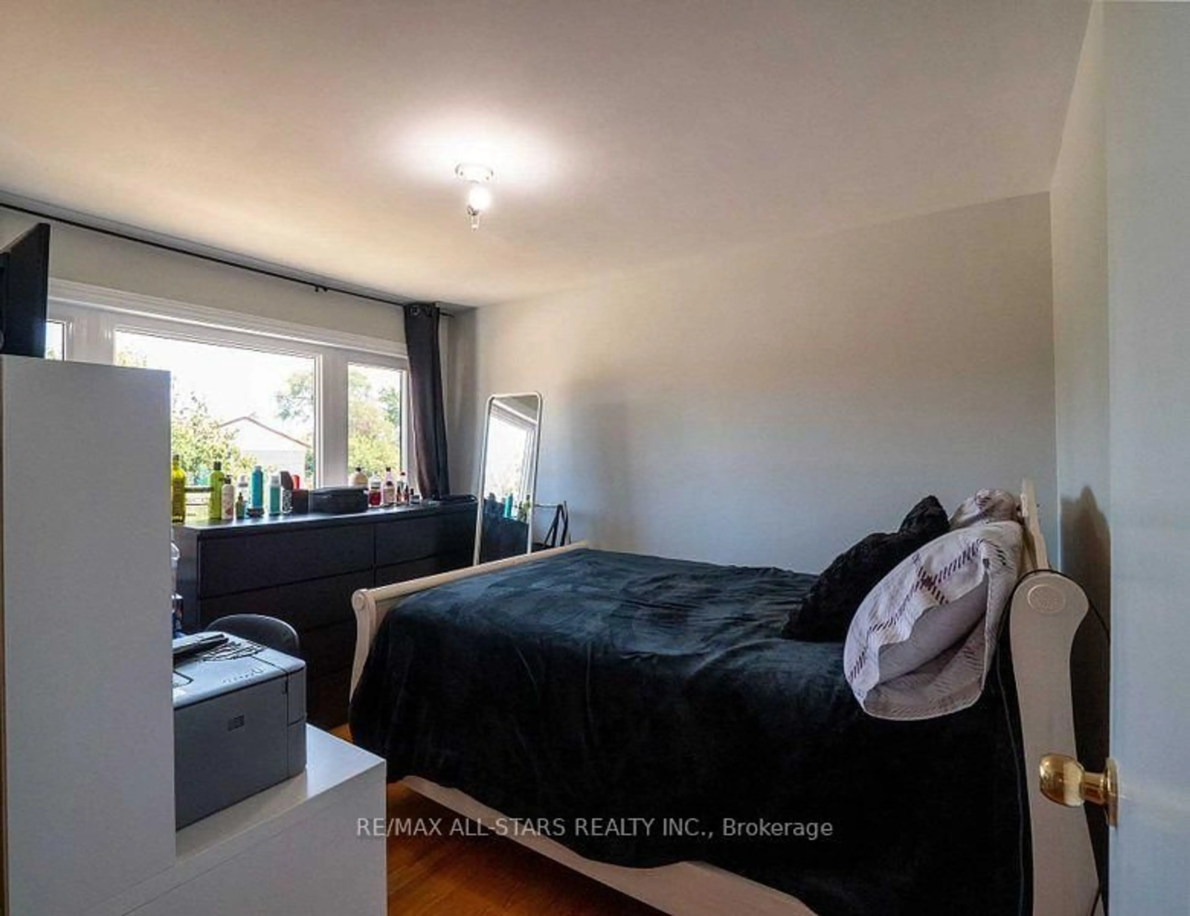A pic of a room for 34 Overture Rd, Toronto Ontario M1E 2V9