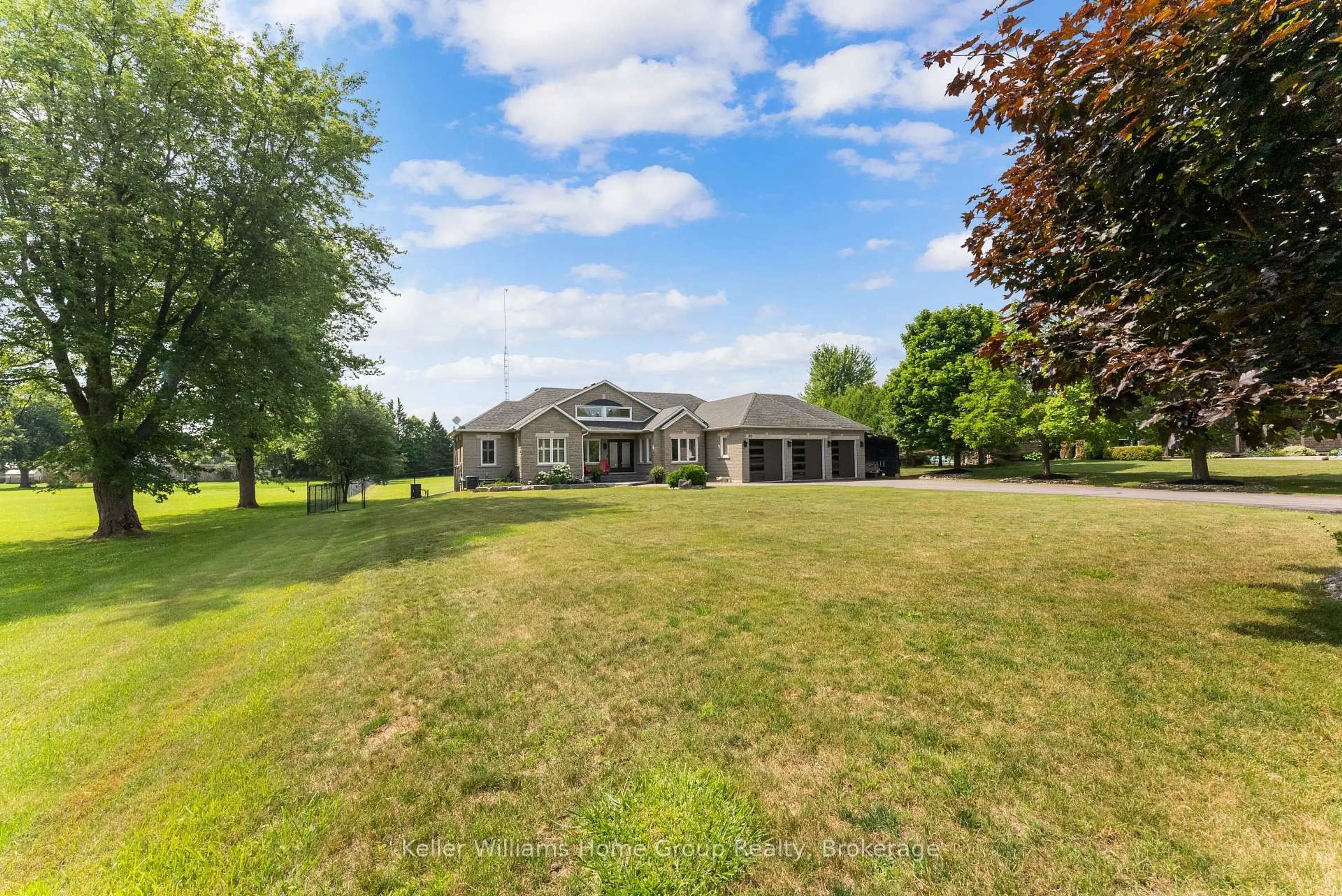 A pic from outside/outdoor area/front of a property/back of a property/a pic from drone, water/lake/river/ocean view for 89 Hurd St, Oshawa Ontario L1H 0M3