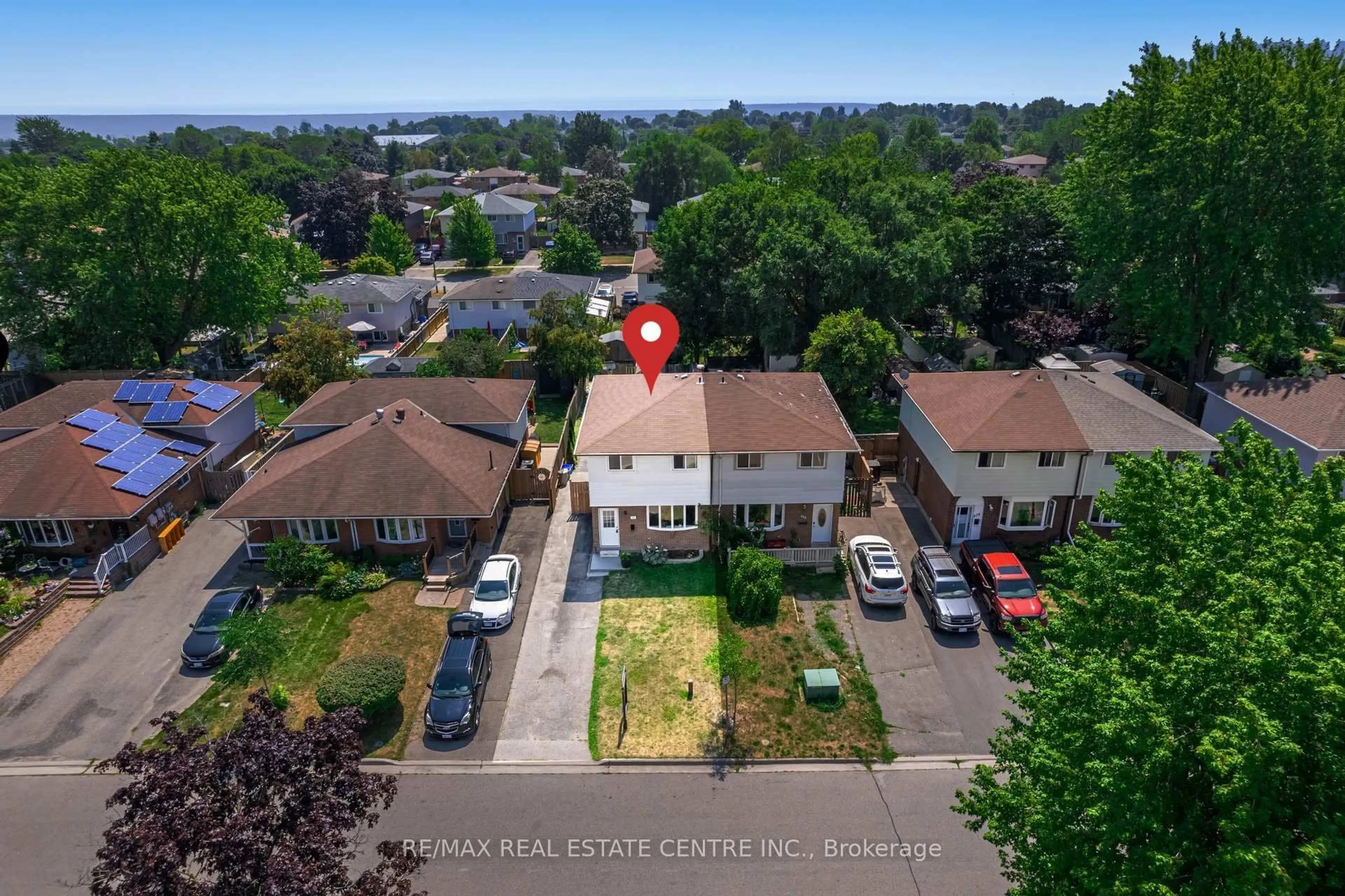 A pic from outside/outdoor area/front of a property/back of a property/a pic from drone, street for 244 Kinmount Cres, Oshawa Ontario L1J 3T7