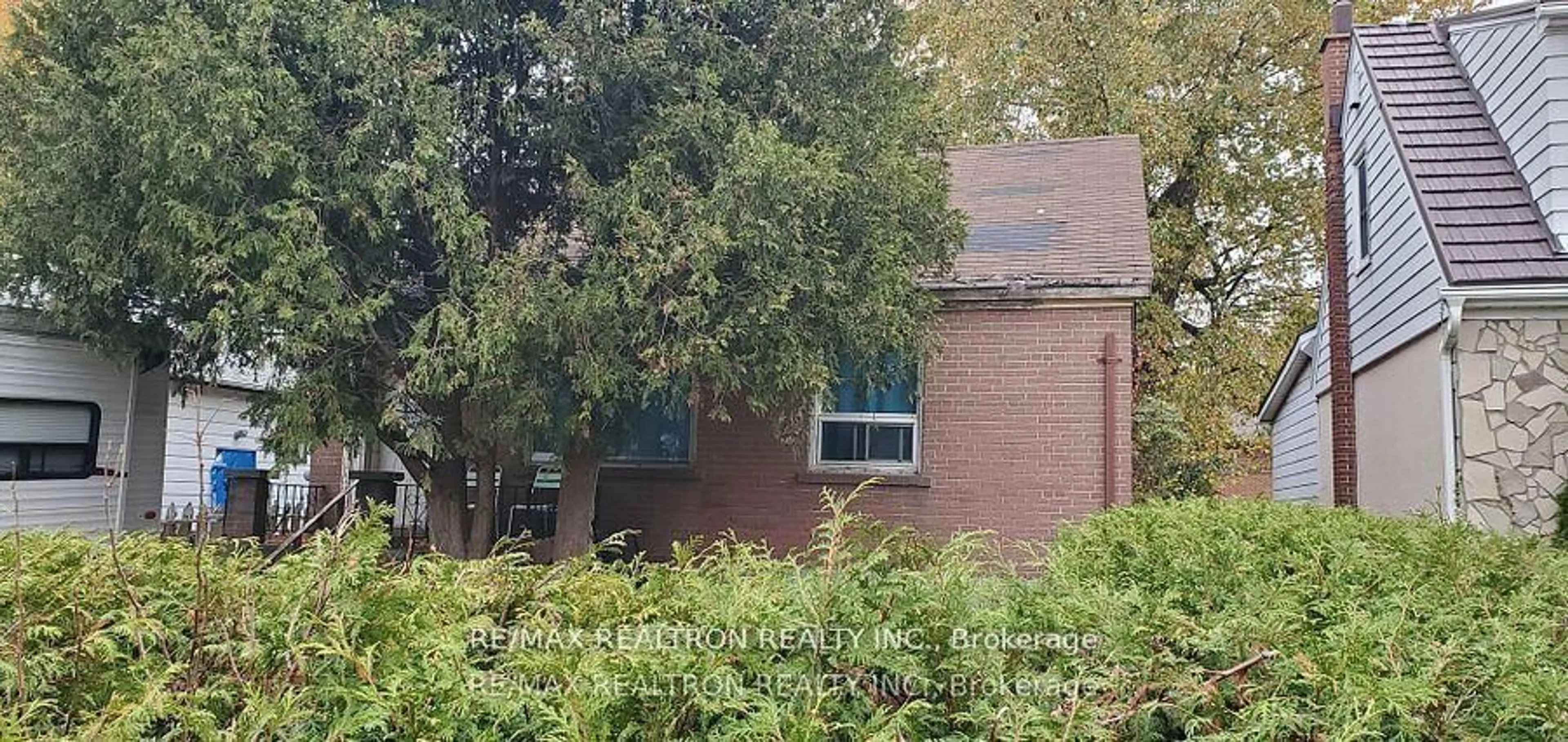 Home with brick exterior material, building for 101 Harewood Ave, Toronto Ontario M1M 2R4