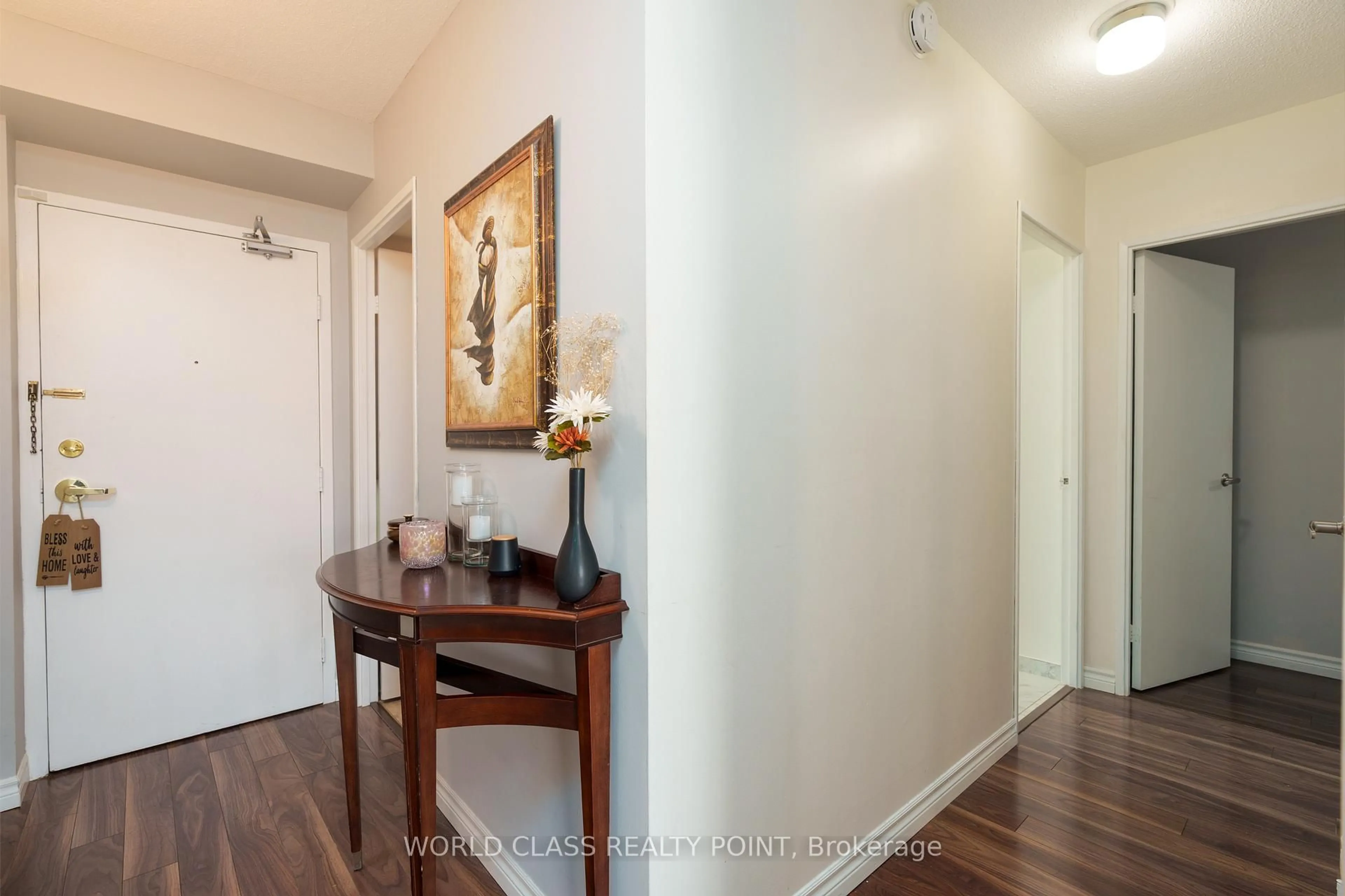 Indoor entryway for 121 Ling Rd #1406, Toronto Ontario M1E 4Y2