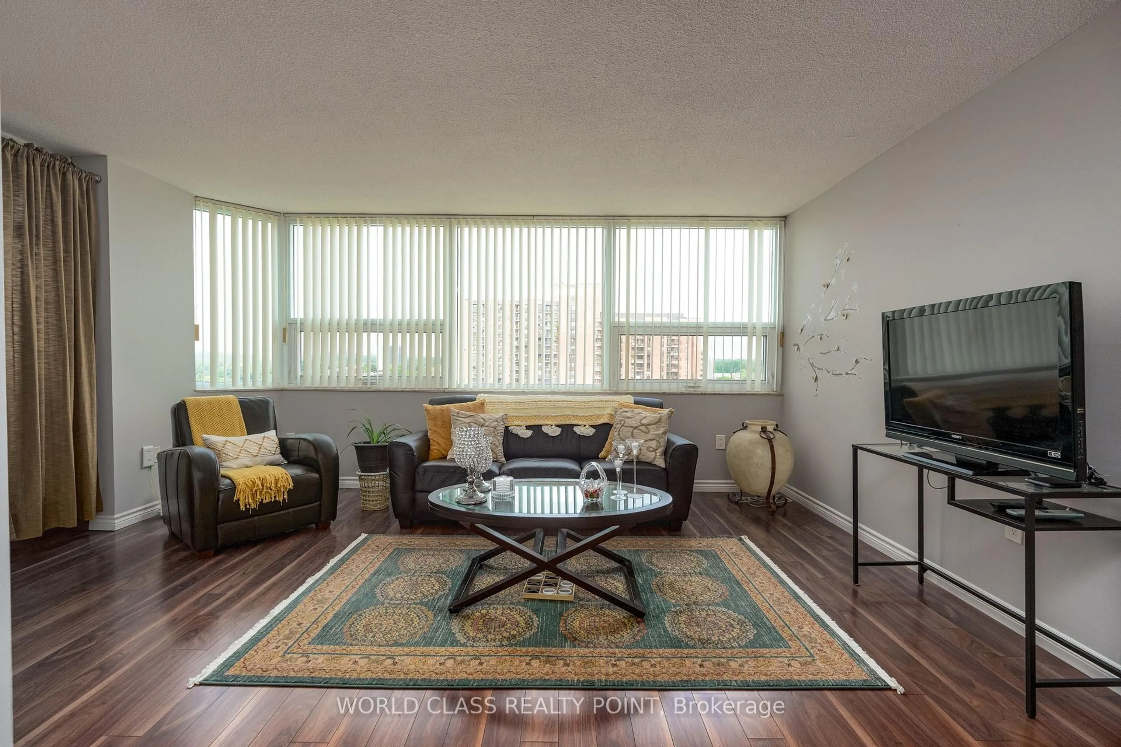 Living room with furniture, unknown for 121 Ling Rd #1406, Toronto Ontario M1E 4Y2