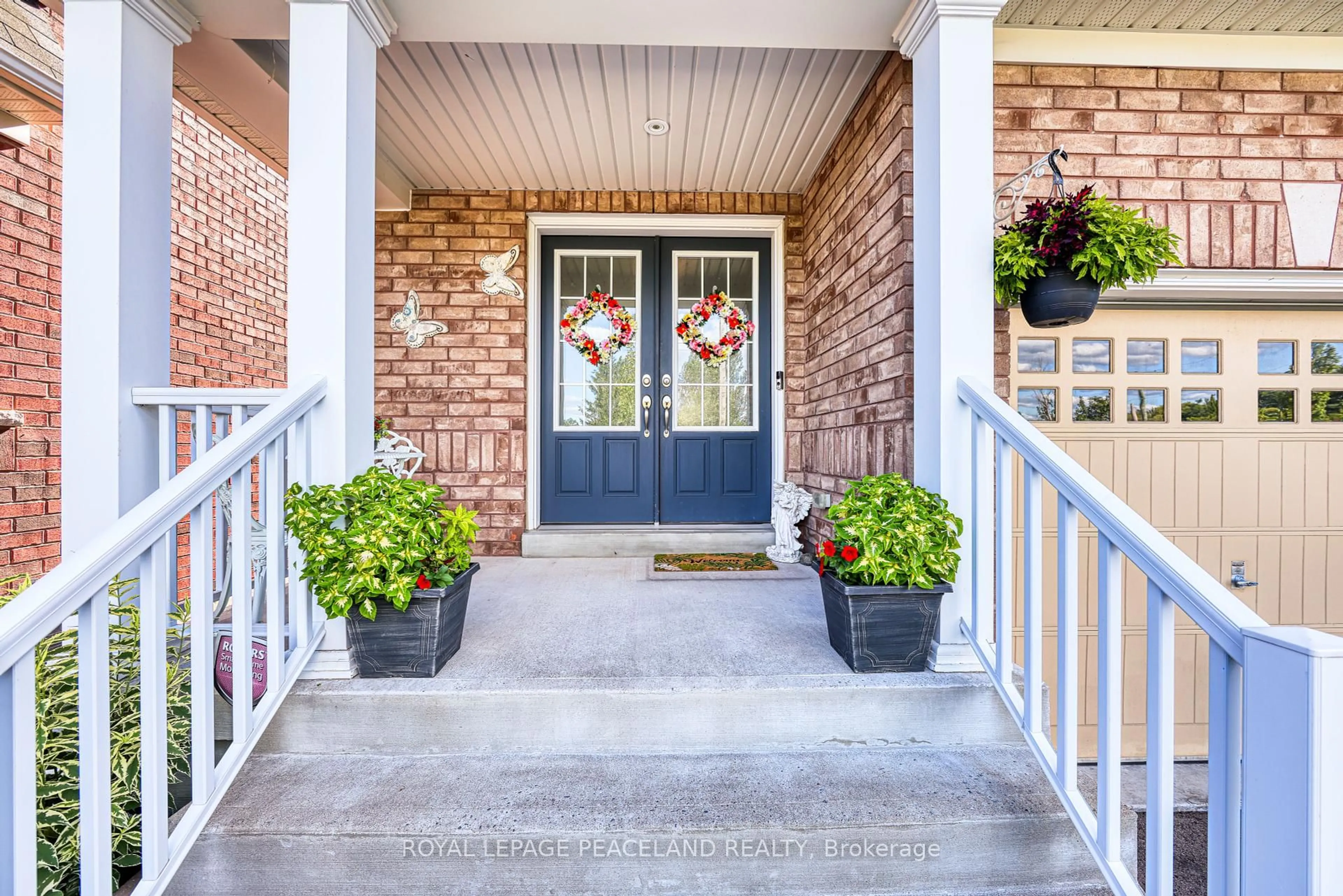 Indoor entryway for 1990 Hunking Dr, Oshawa Ontario L1K 0V1