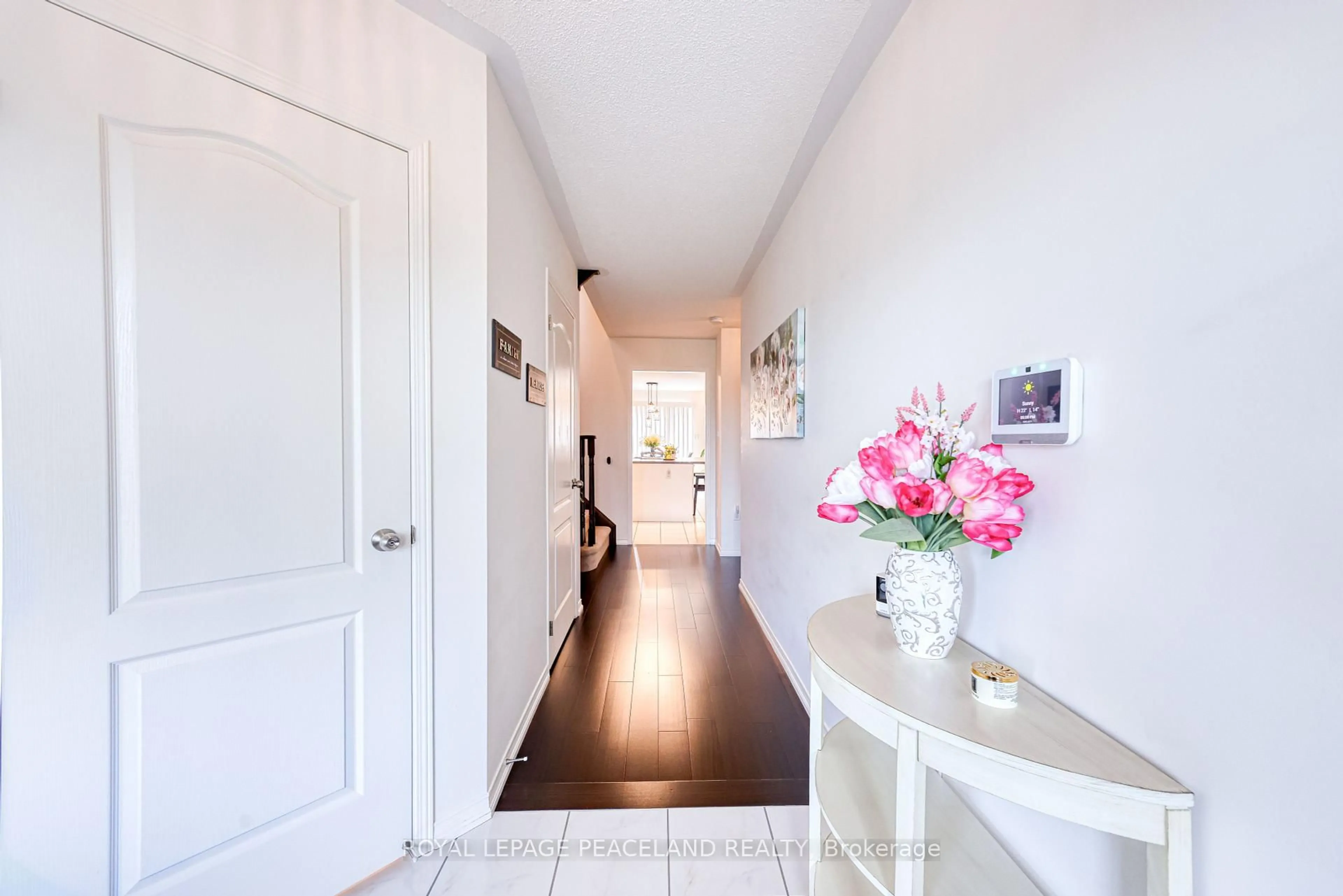 Indoor entryway for 1990 Hunking Dr, Oshawa Ontario L1K 0V1