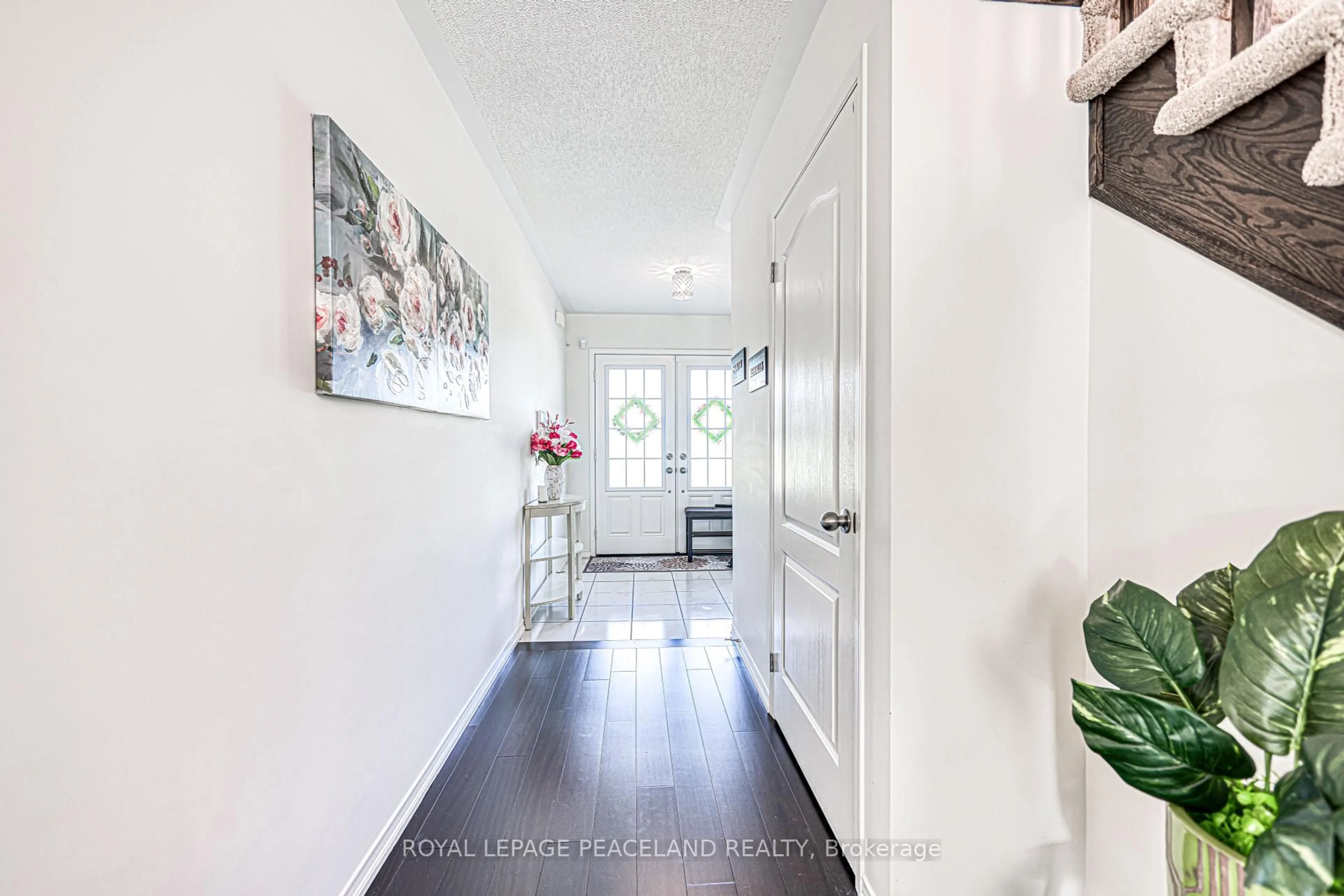 Indoor entryway for 1990 Hunking Dr, Oshawa Ontario L1K 0V1