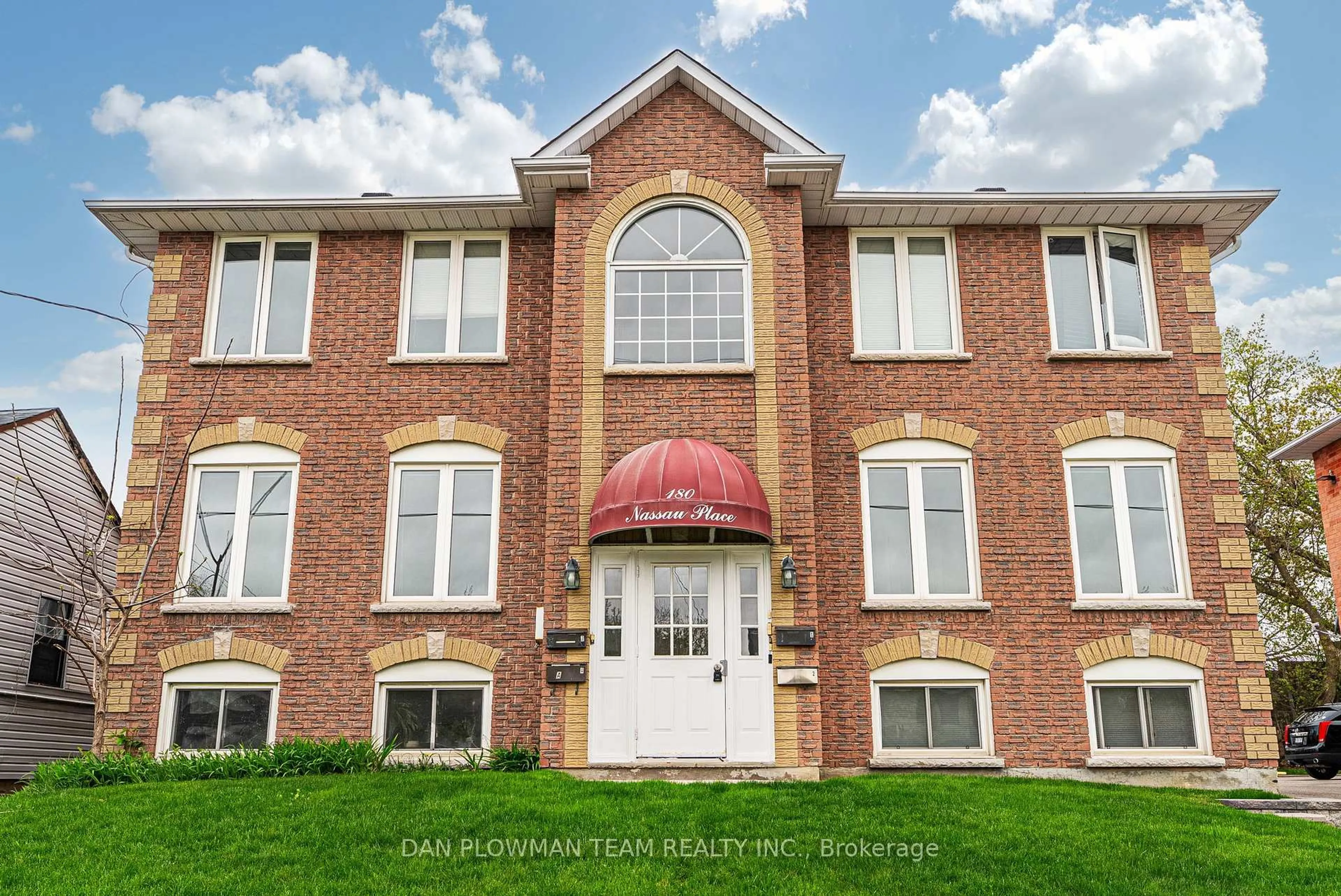 Home with brick exterior material, building for 180 Nassau St, Oshawa Ontario L1J 4A5