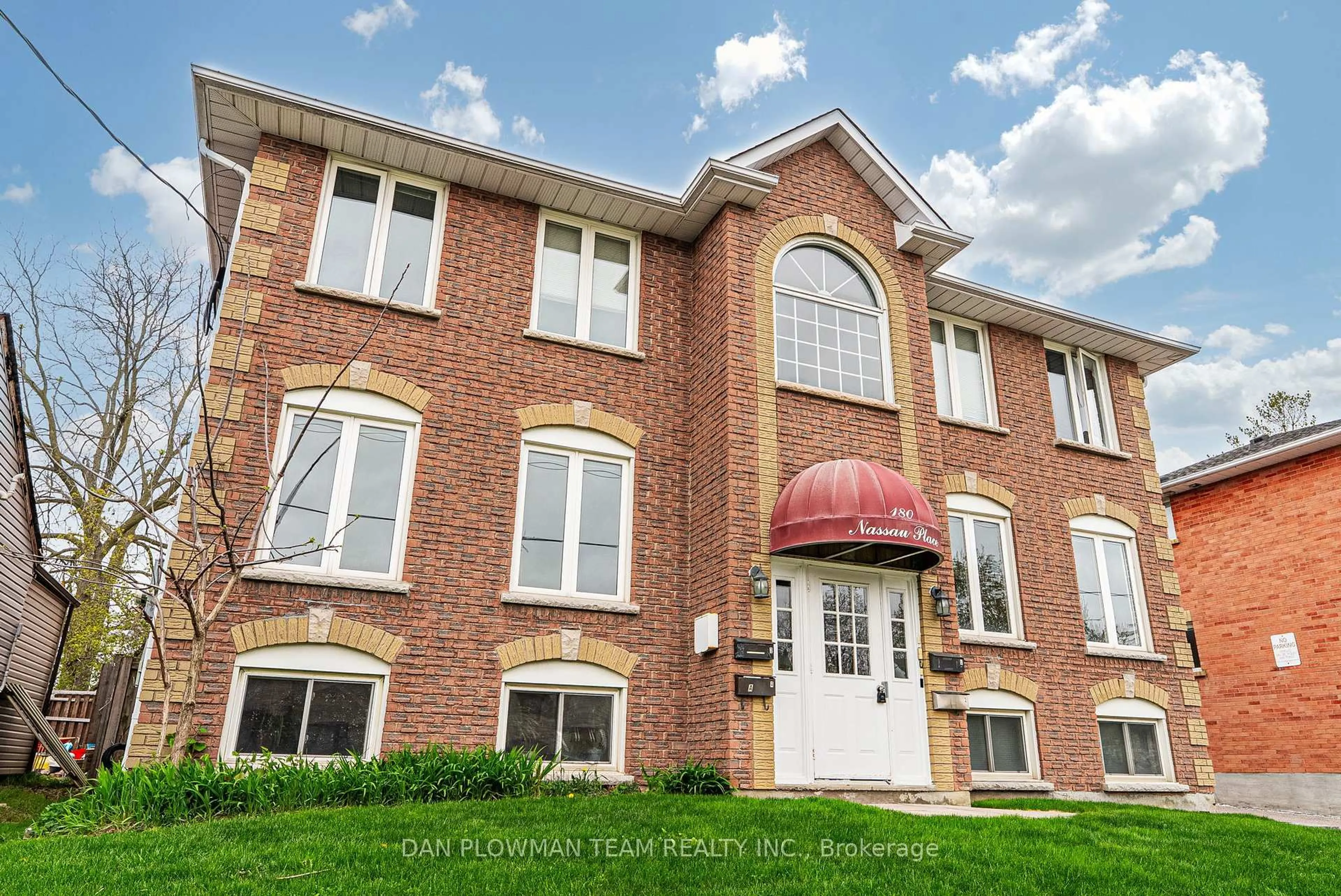 Home with brick exterior material, street for 180 Nassau St, Oshawa Ontario L1J 4A5