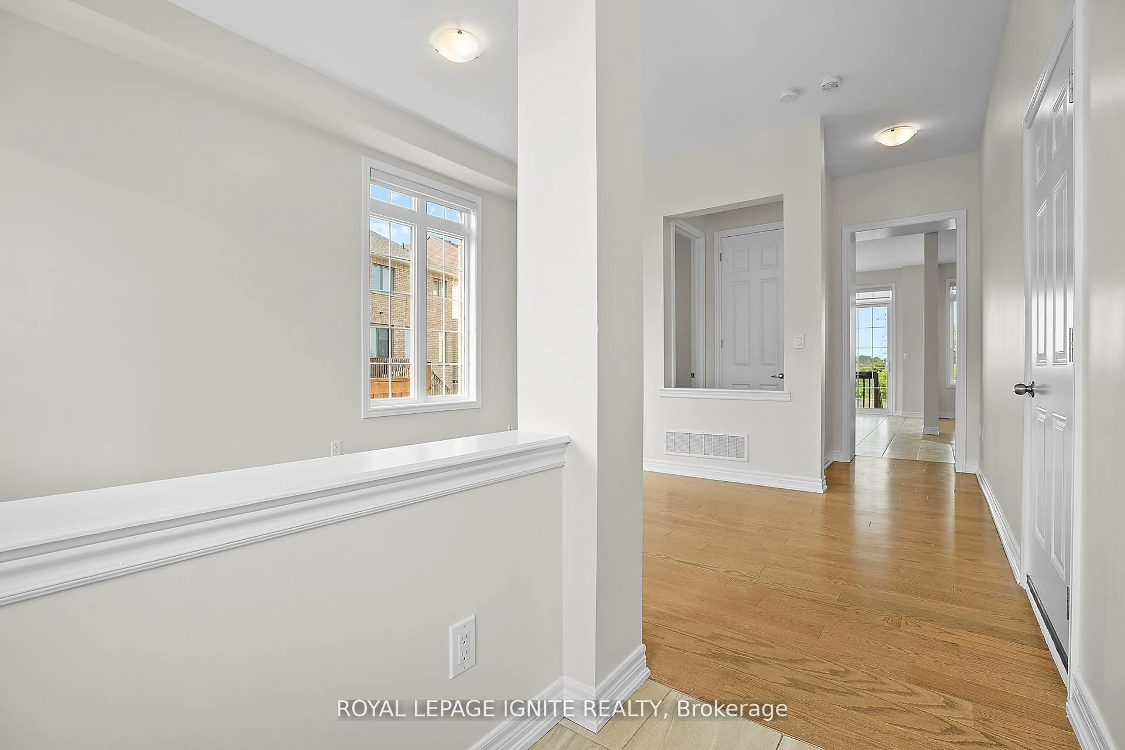 Indoor entryway for 2592 Craftsman Dr, Oshawa Ontario L1L 0R4