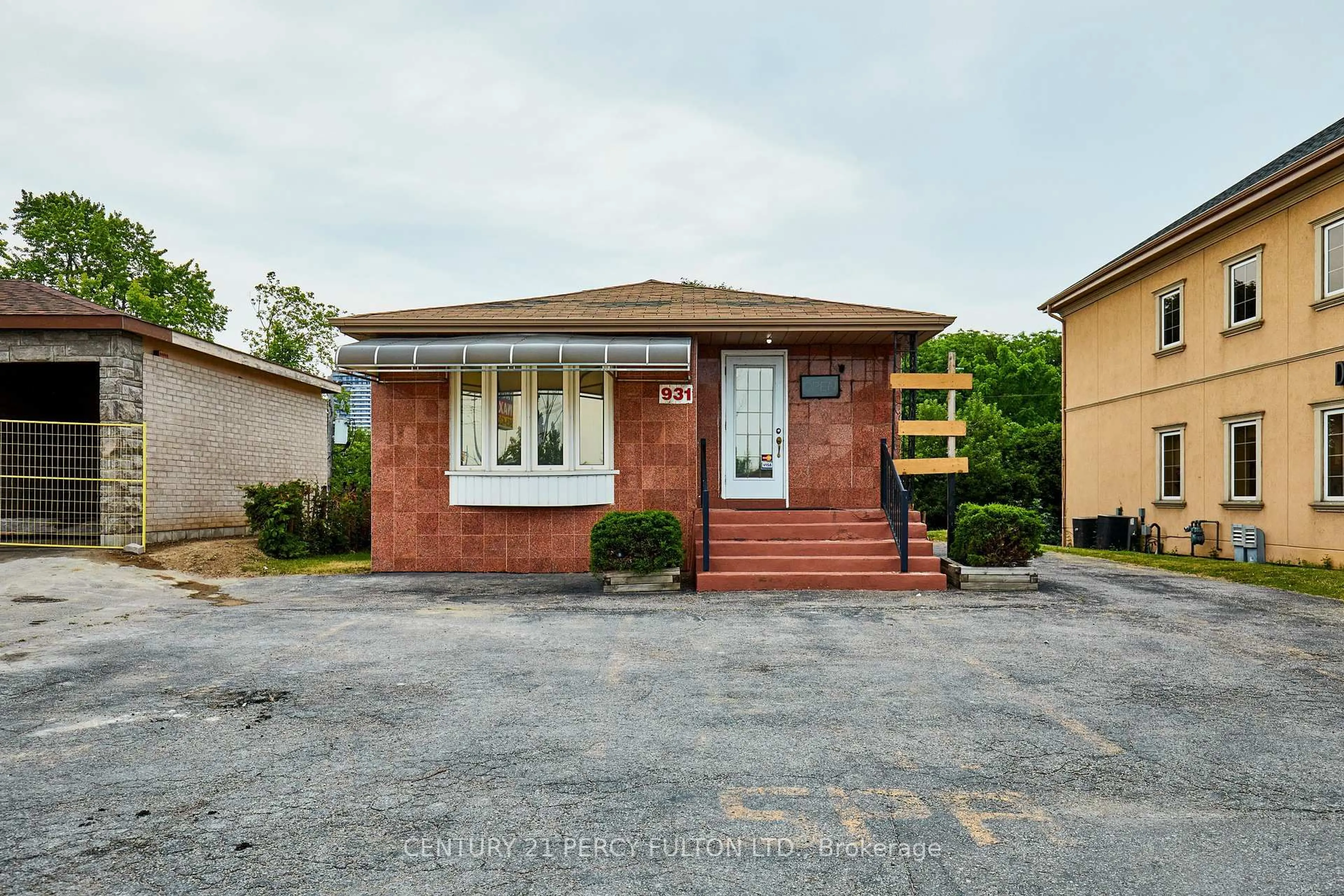 Home with brick exterior material, street for 931 Liverpool Rd, Pickering Ontario L1W 1S7