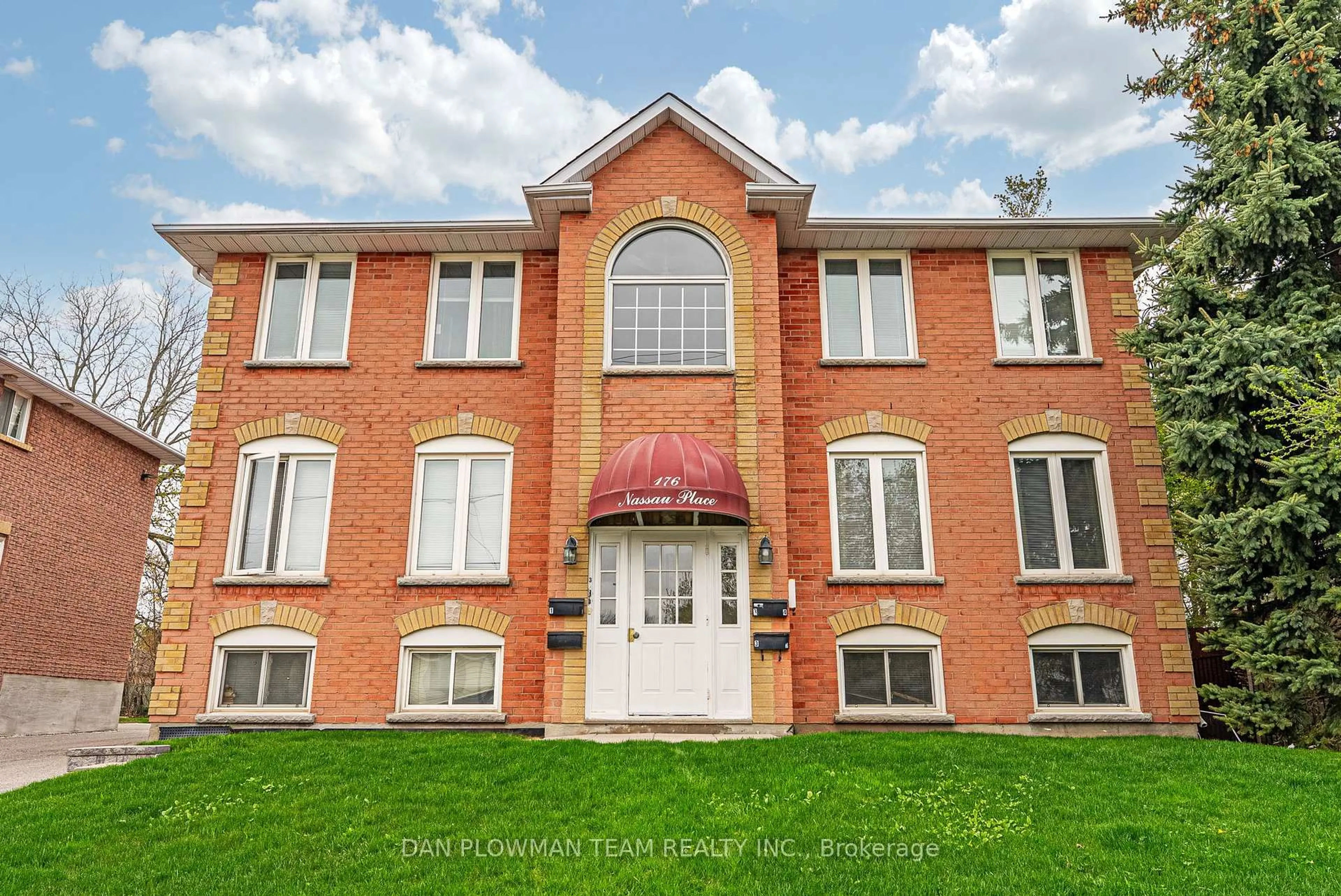 Home with brick exterior material, building for 176 Nassau St, Oshawa Ontario L1J 4A5