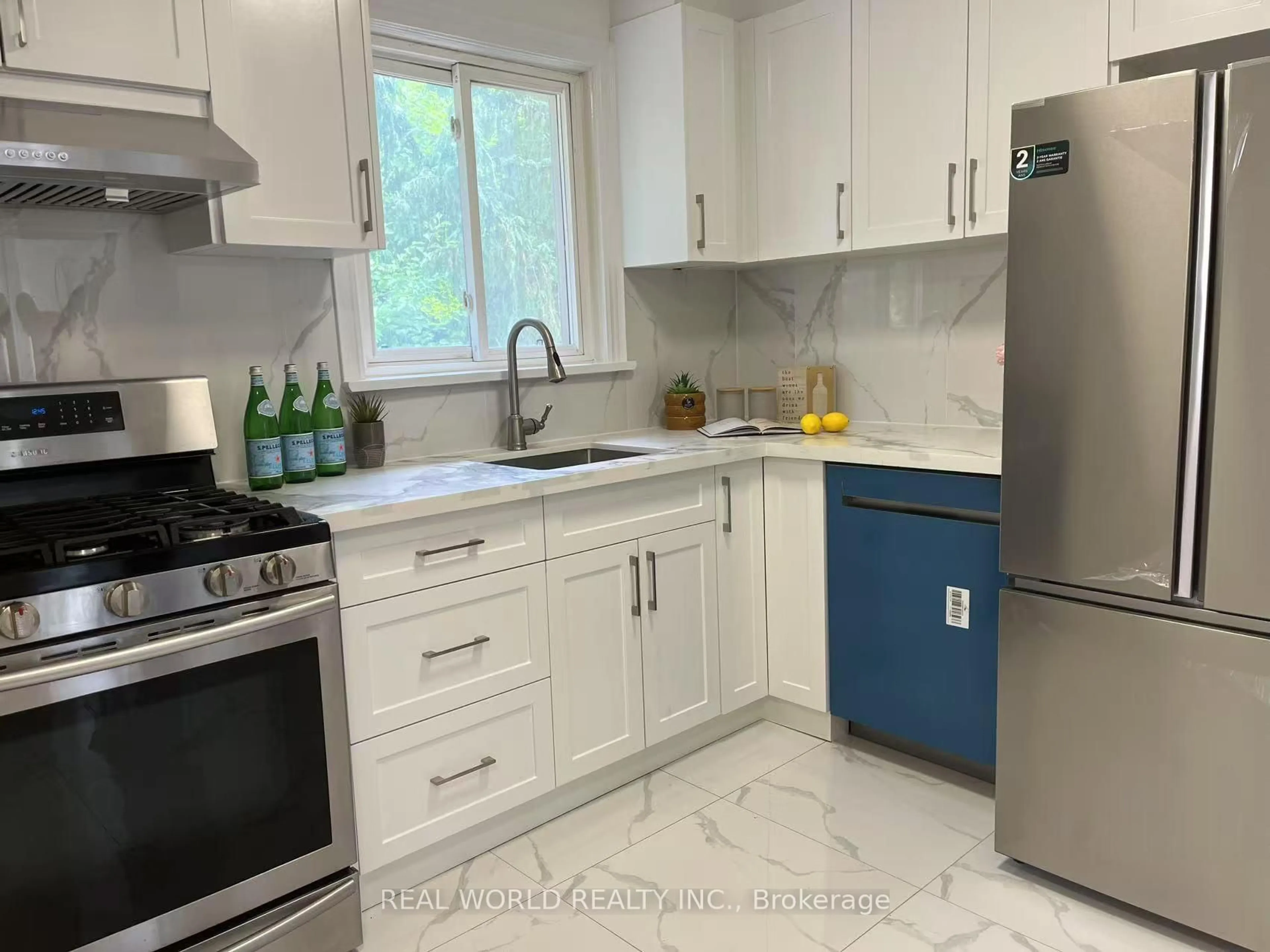 Open concept kitchen, ceramic/tile floor for 92 Earlton Rd, Toronto Ontario M1T 2R6