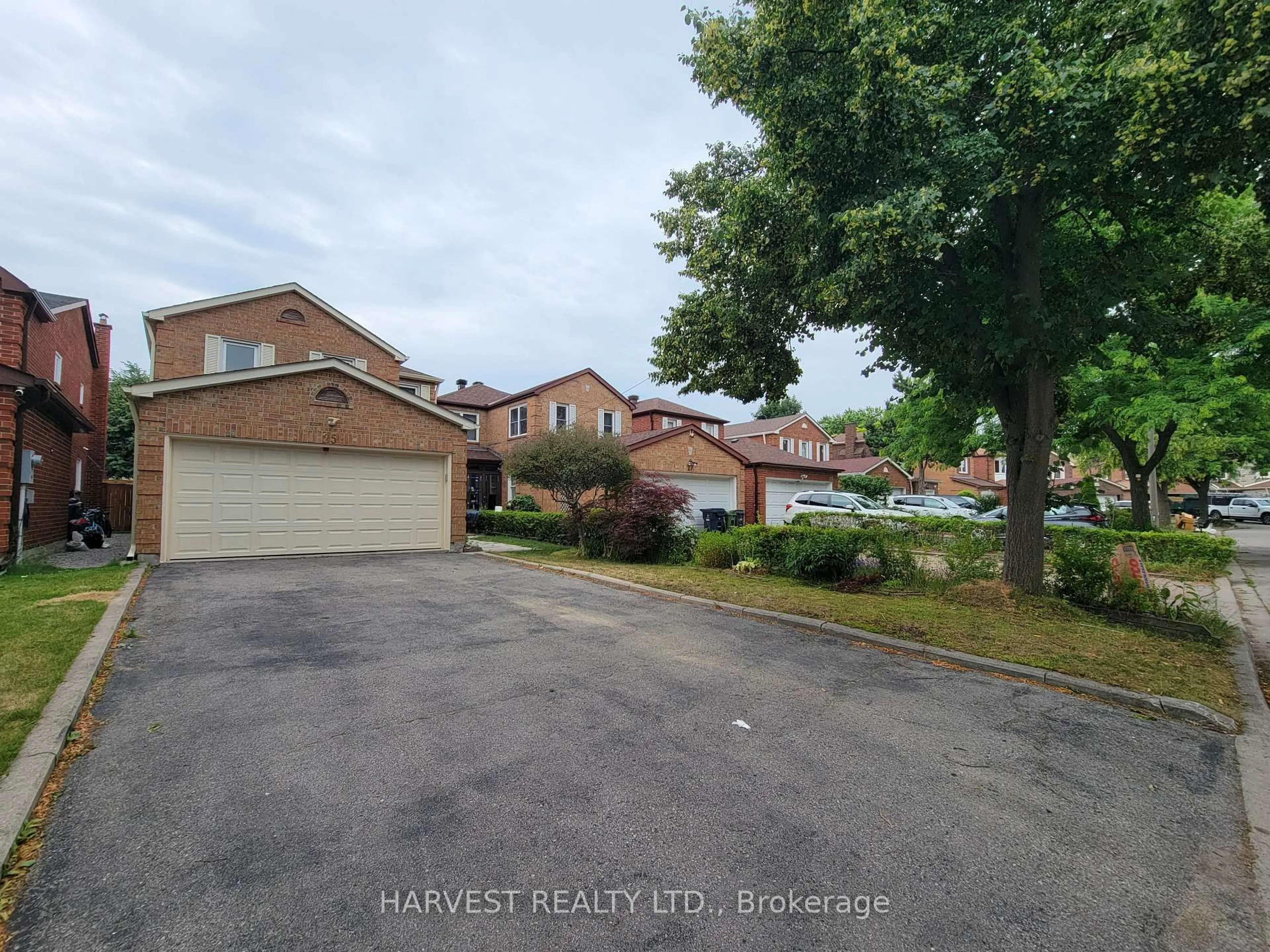A pic from outside/outdoor area/front of a property/back of a property/a pic from drone, street for 25 Nettlecreek Cres, Toronto Ontario M1V 4K8