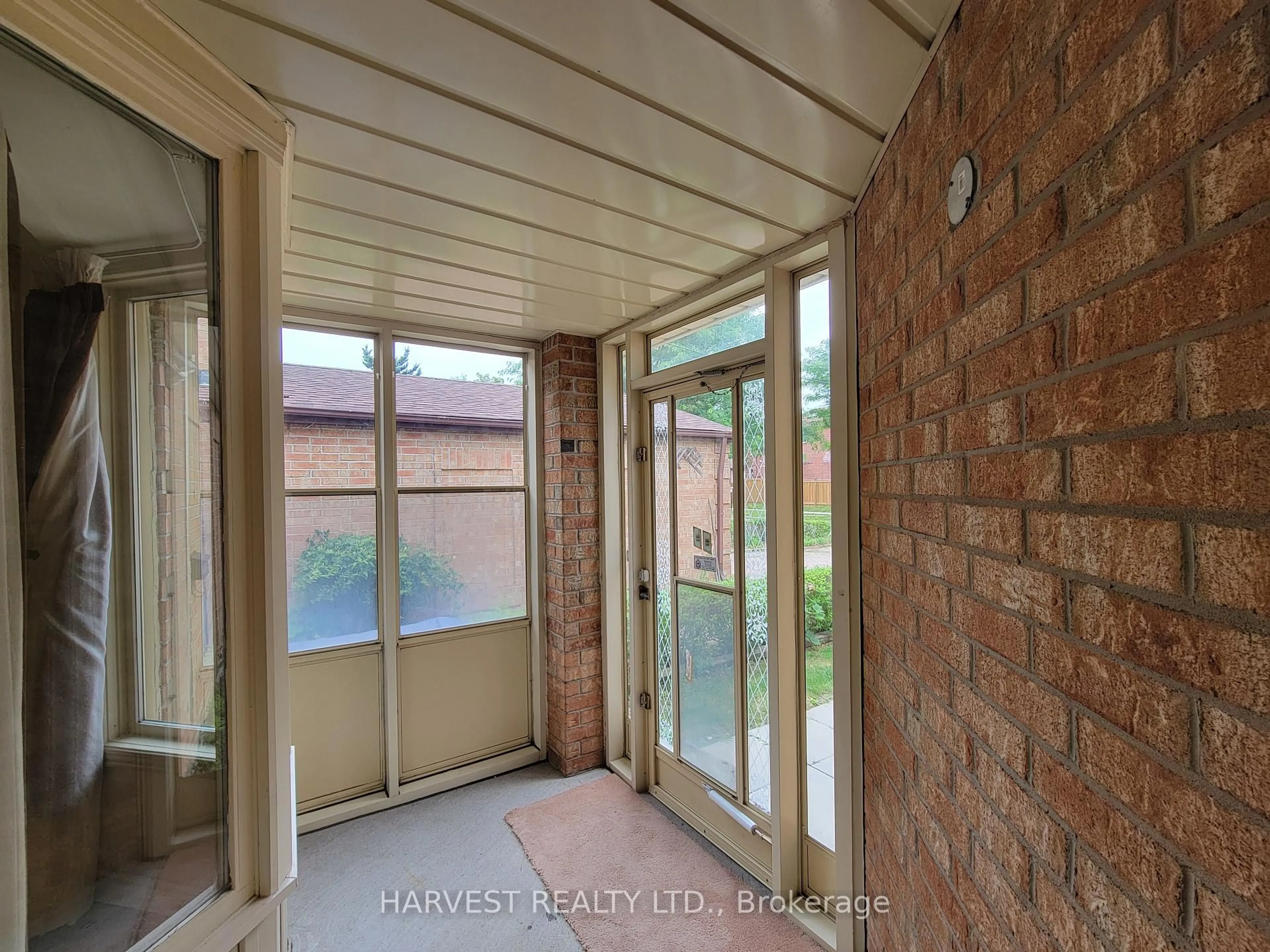Indoor foyer for 25 Nettlecreek Cres, Toronto Ontario M1V 4K8