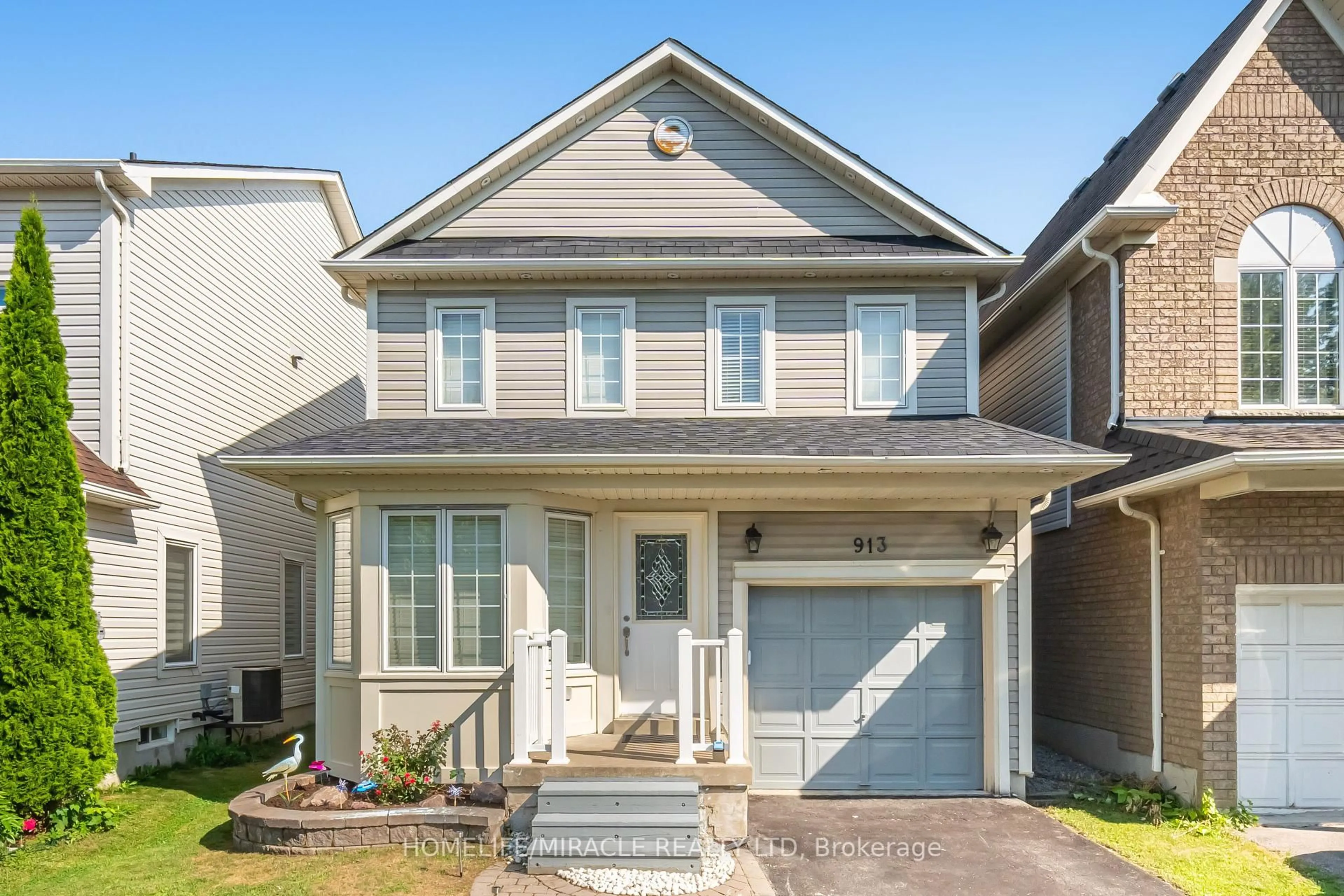 Home with vinyl exterior material, street for 913 Taggart Cres, Oshawa Ontario L1K 0E4