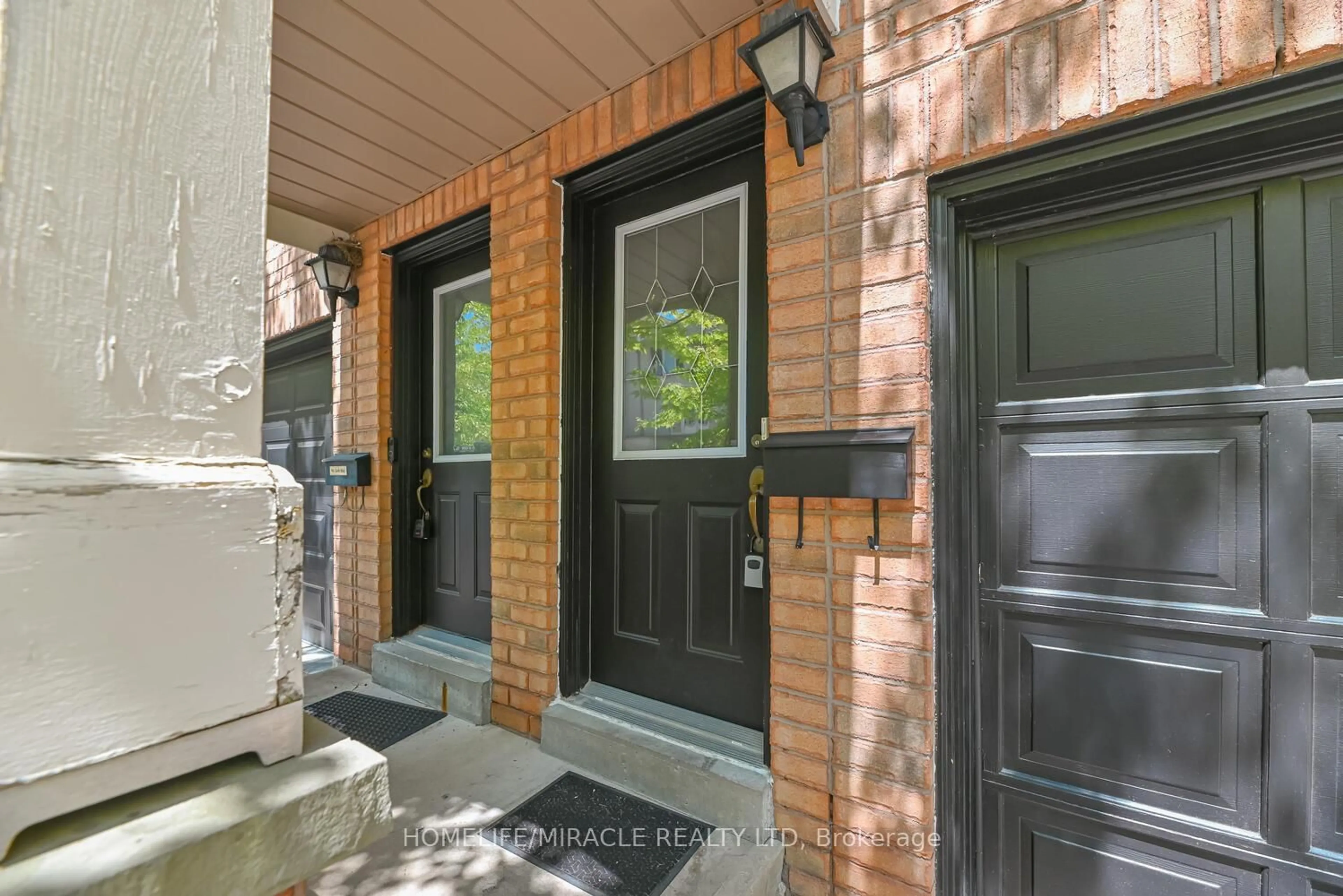 Indoor entryway for 52 McGonigal Lane, Ajax Ontario L1T 4G9