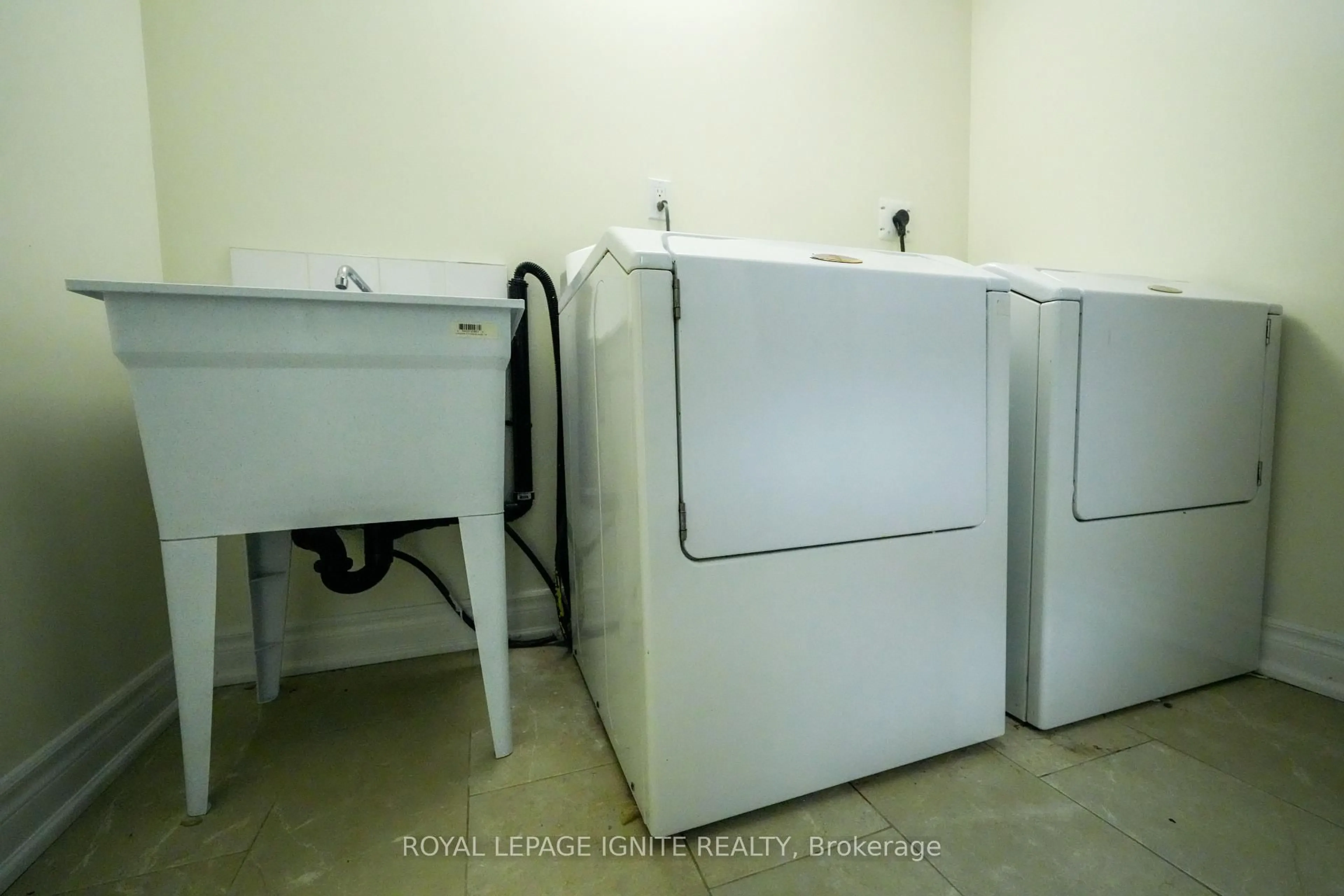 Laundry room for 5 Dent St, Ajax Ontario L1T 4E8