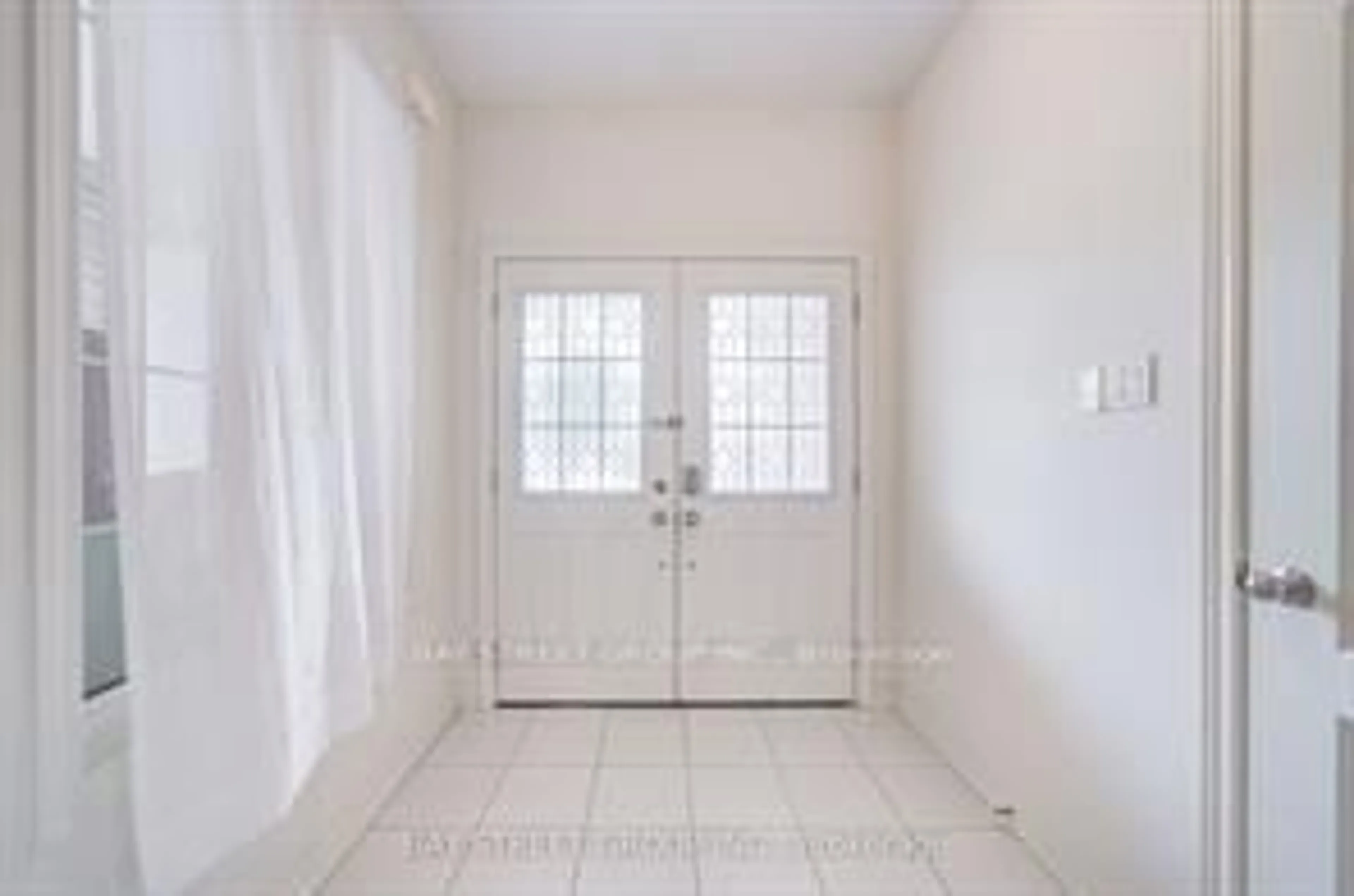 Indoor entryway for 1804 Grandview St, Oshawa Ontario L1K 0A6