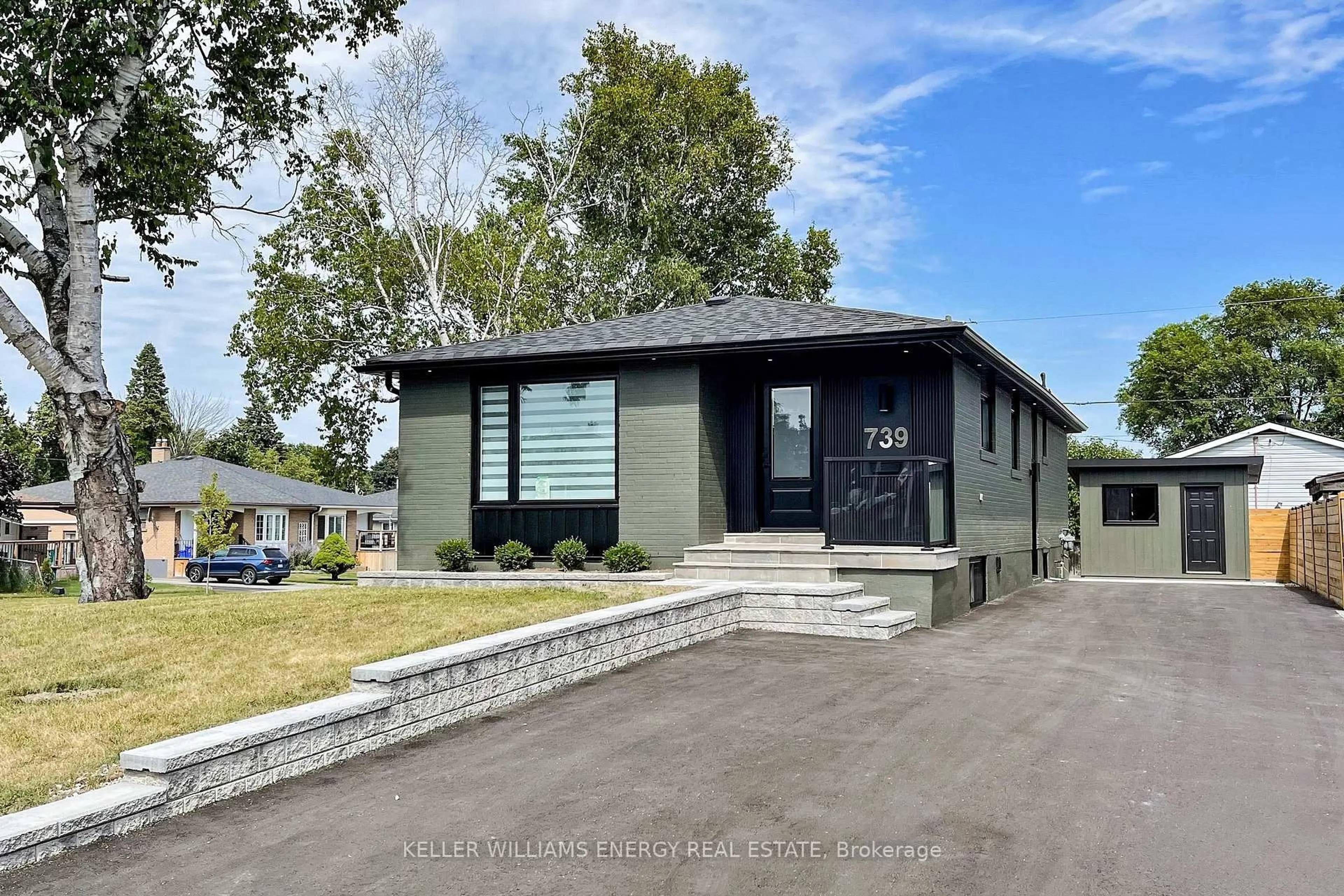 Unknown for 739 Annland St, Pickering Ontario L1W 1B5