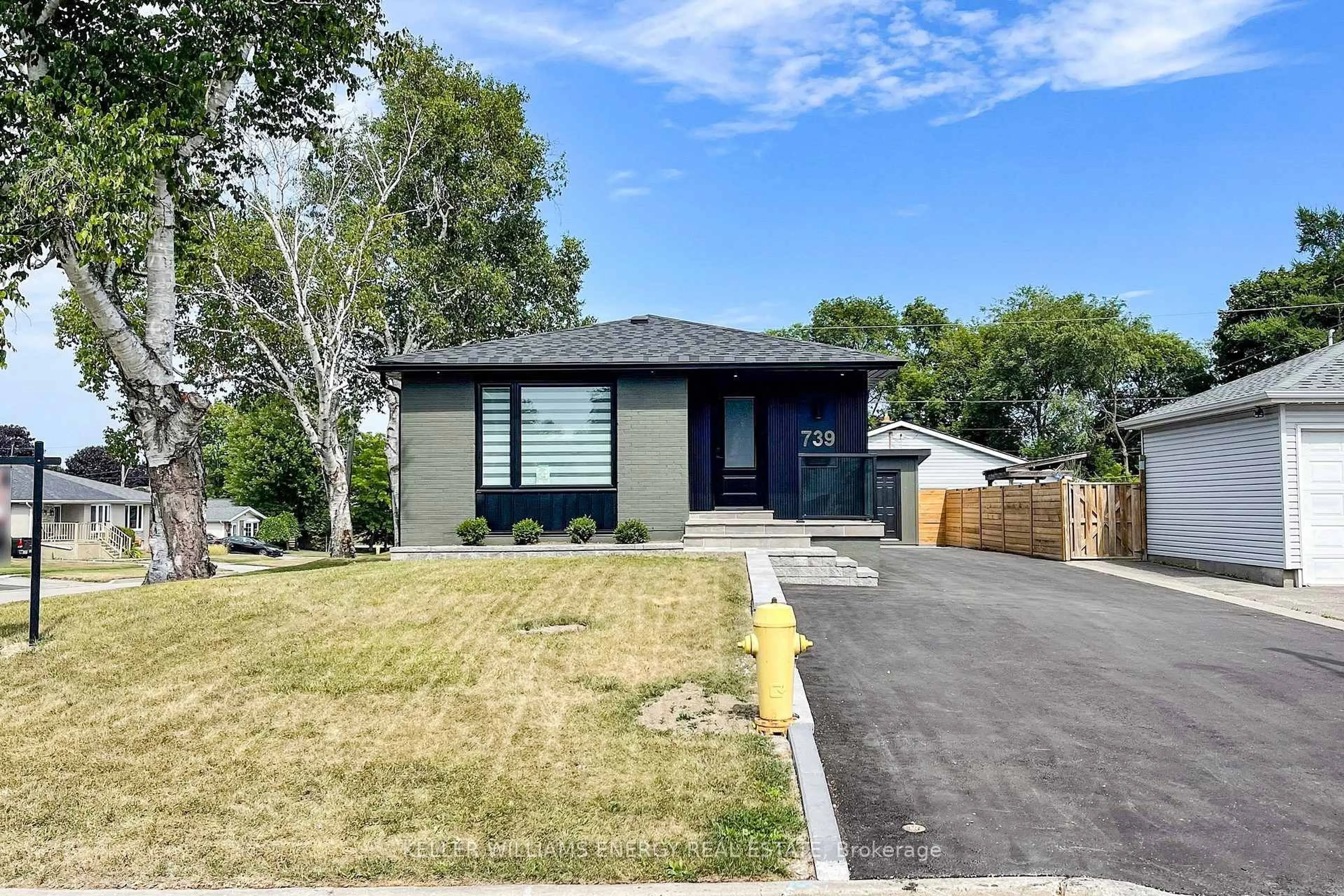 Unknown for 739 Annland St, Pickering Ontario L1W 1B5