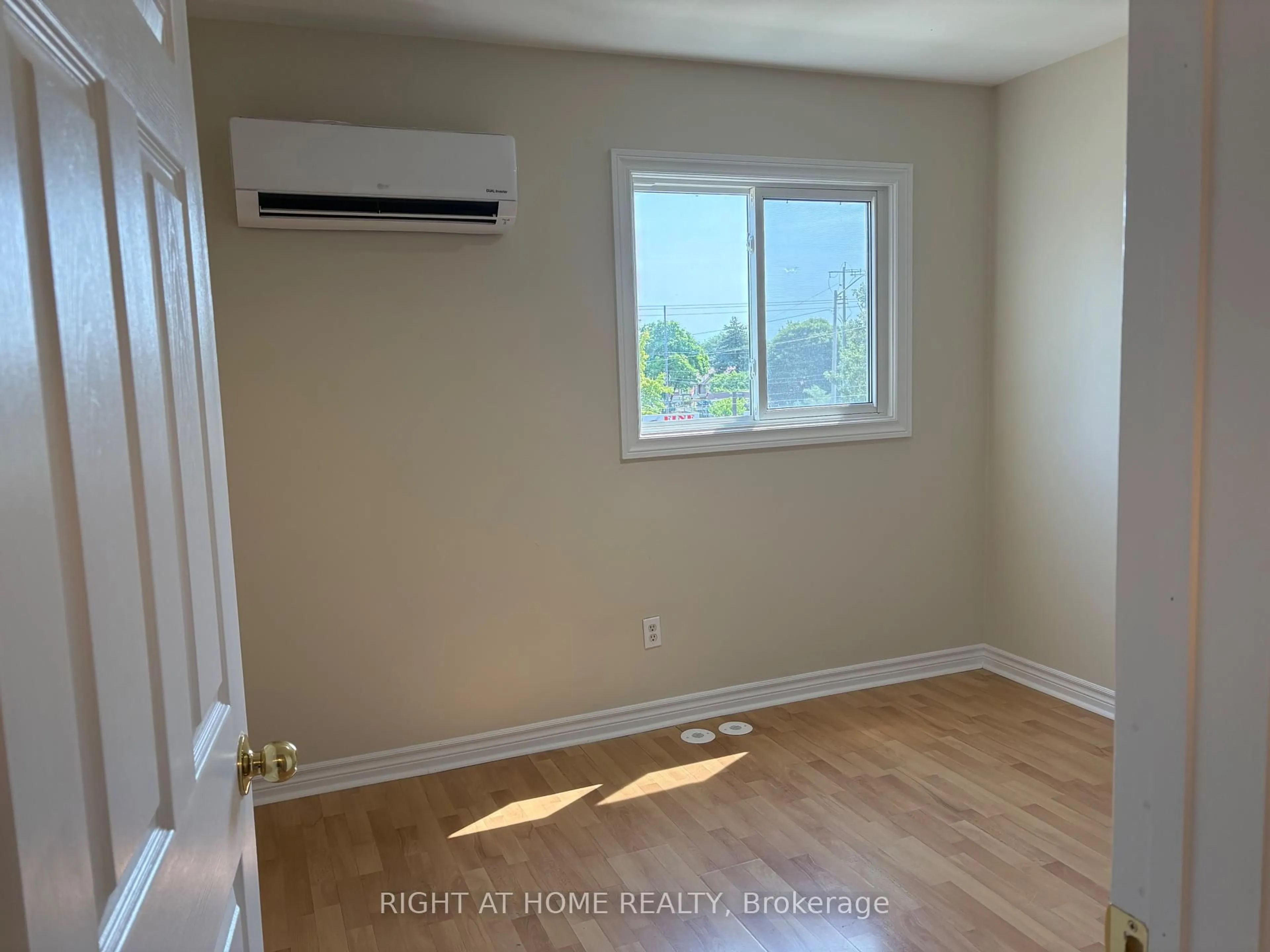 A pic of a room for 2 White Abbey Park #3, Toronto Ontario M1R 5A1
