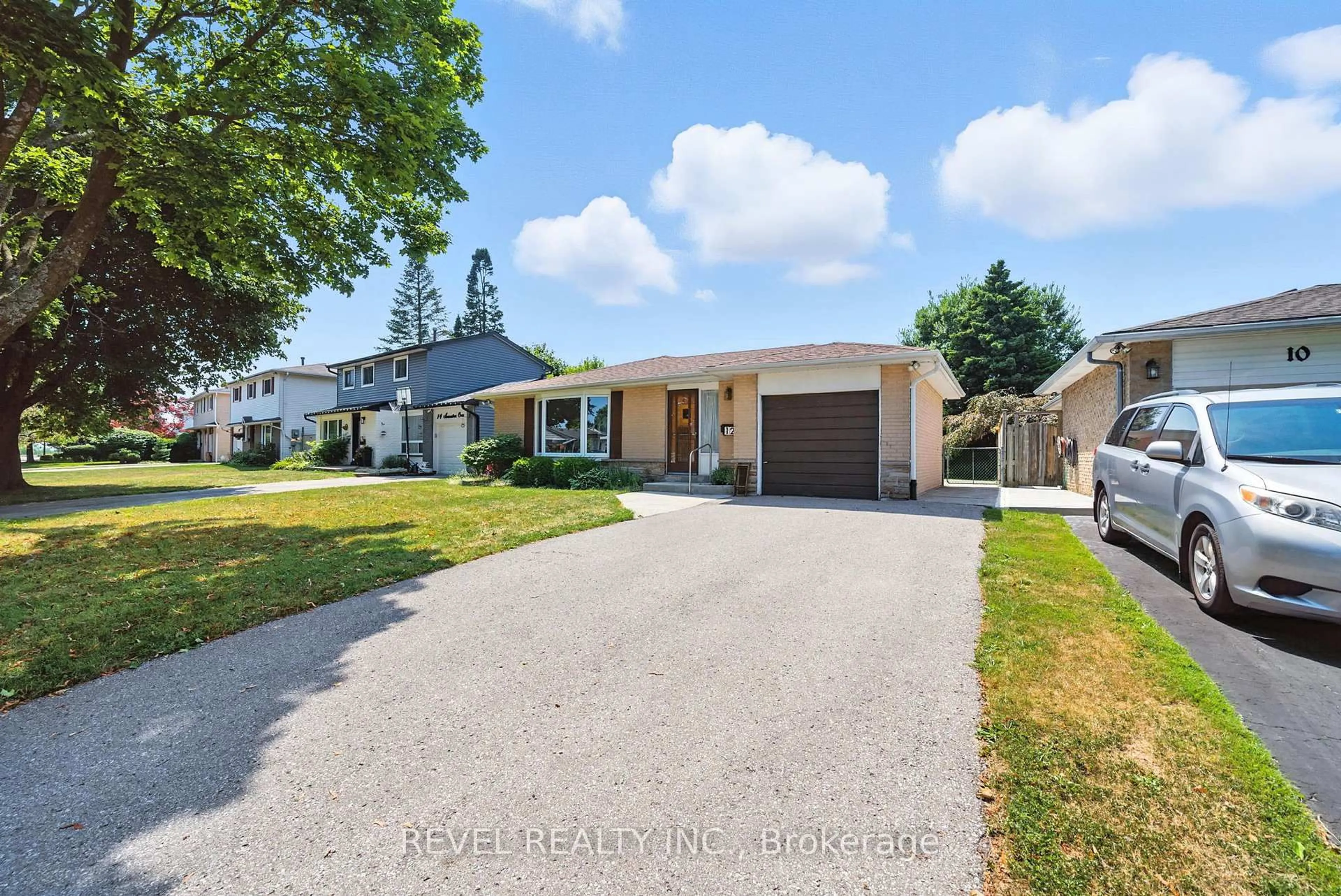 A pic from outside/outdoor area/front of a property/back of a property/a pic from drone, street for 12 Swanston Cres, Ajax Ontario L1S 3J6