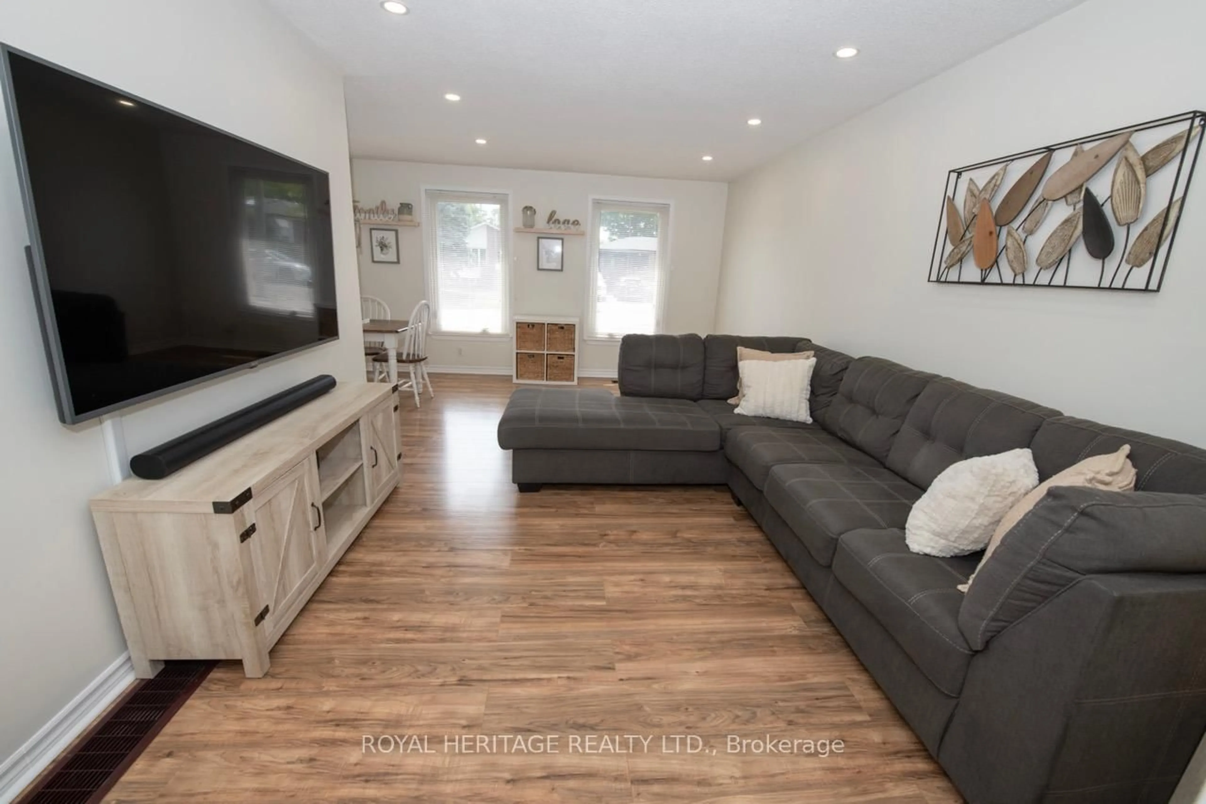 Living room with furniture, wood/laminate floor for 847 Krosno Blvd, Pickering Ontario L1W 1H2
