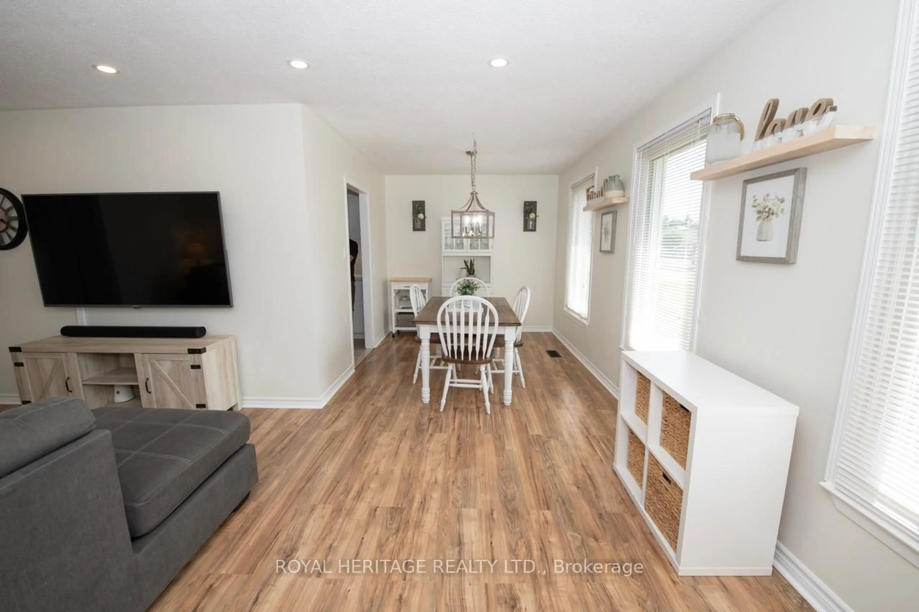 Unknown for 847 Krosno Blvd, Pickering Ontario L1W 1H2
