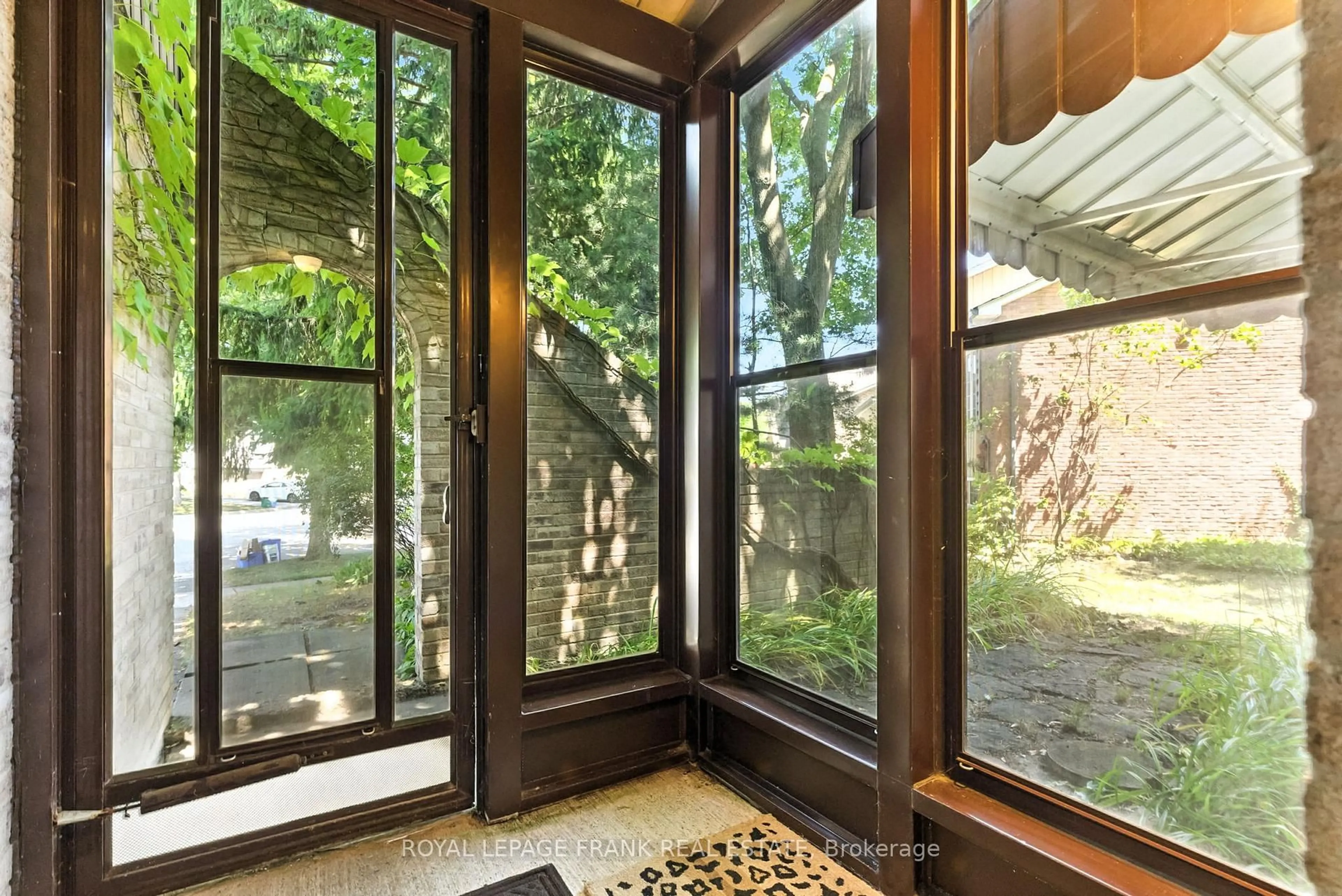 Indoor entryway for 124 Guthrie Cres, Whitby Ontario L1P 1A7