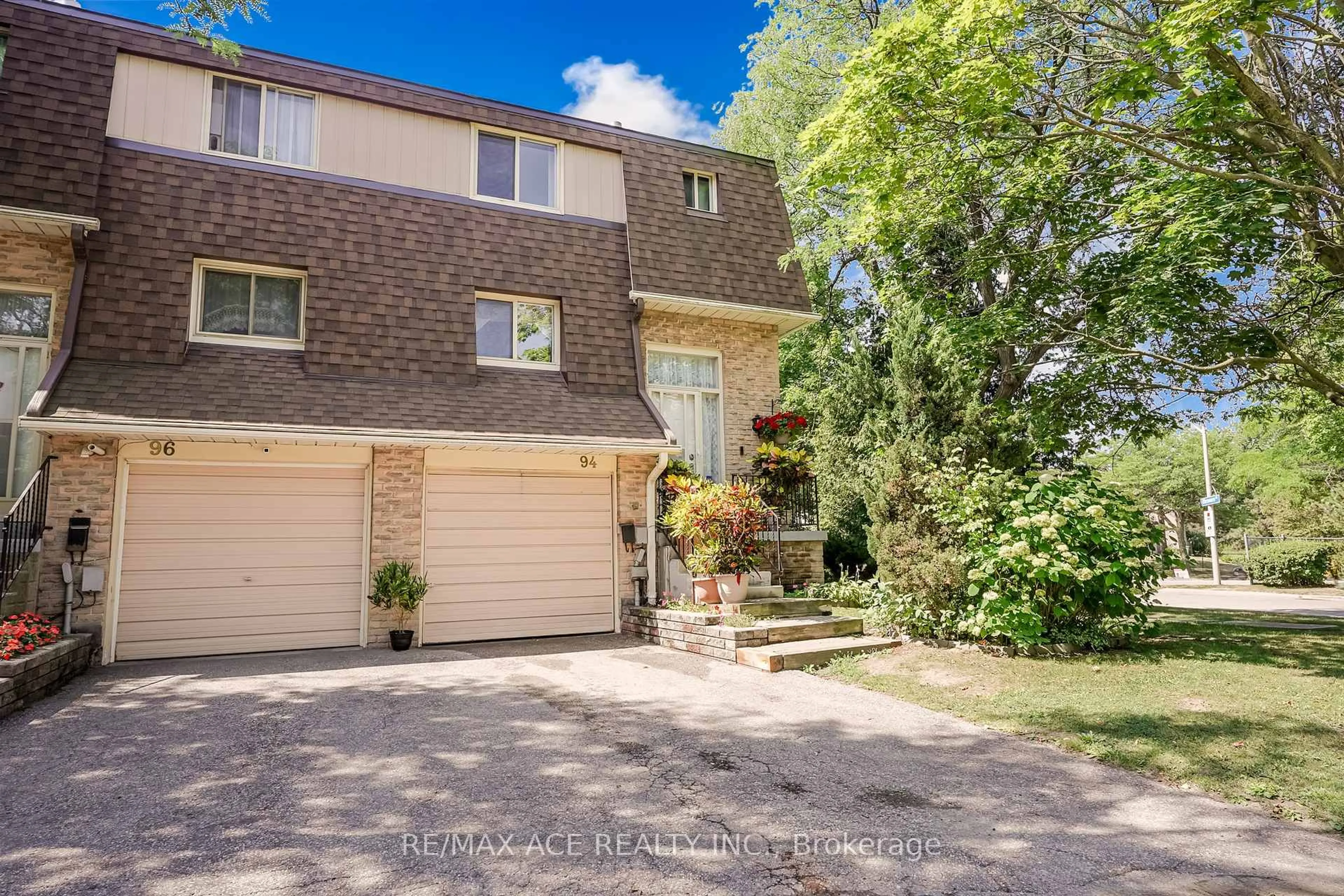A pic from outside/outdoor area/front of a property/back of a property/a pic from drone, street for 371 Orton Park Rd #94, Toronto Ontario M1G 3V1