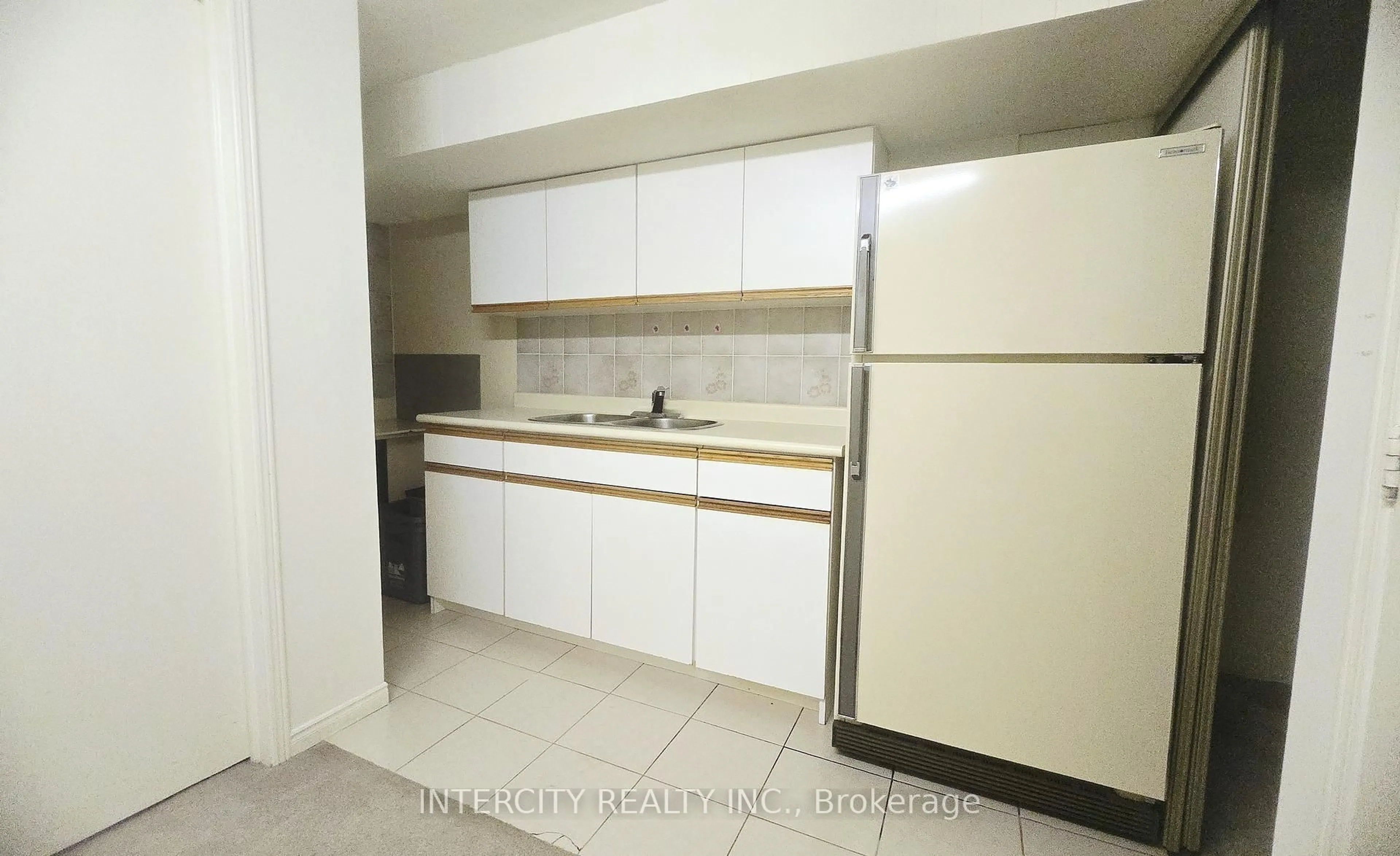 Standard kitchen, unknown for 49 Mossbrook Cres, Toronto Ontario M1W 2W8