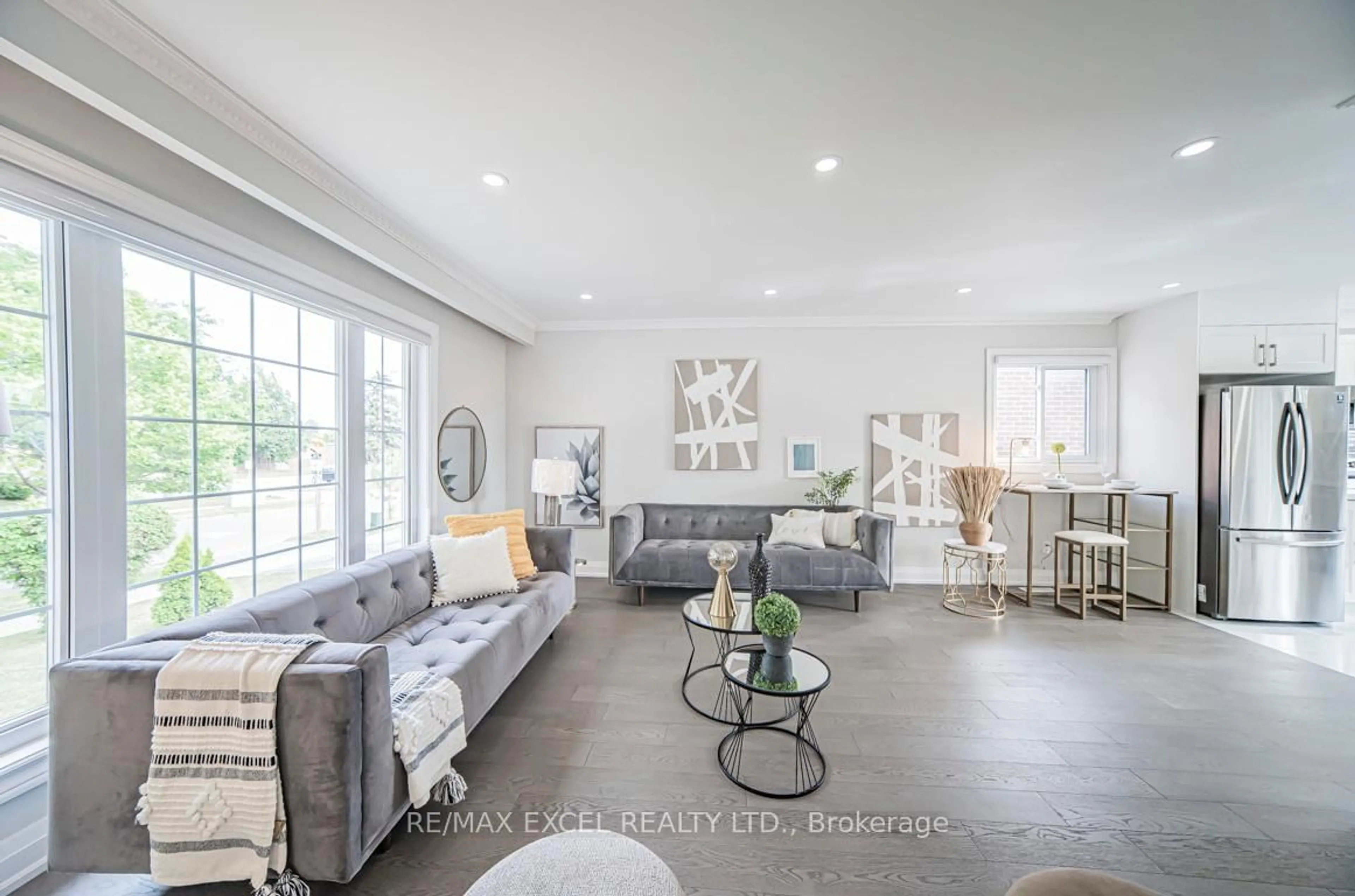 Living room with furniture, unknown for 106 Alexmuir Blvd, Toronto Ontario M1V 1H4